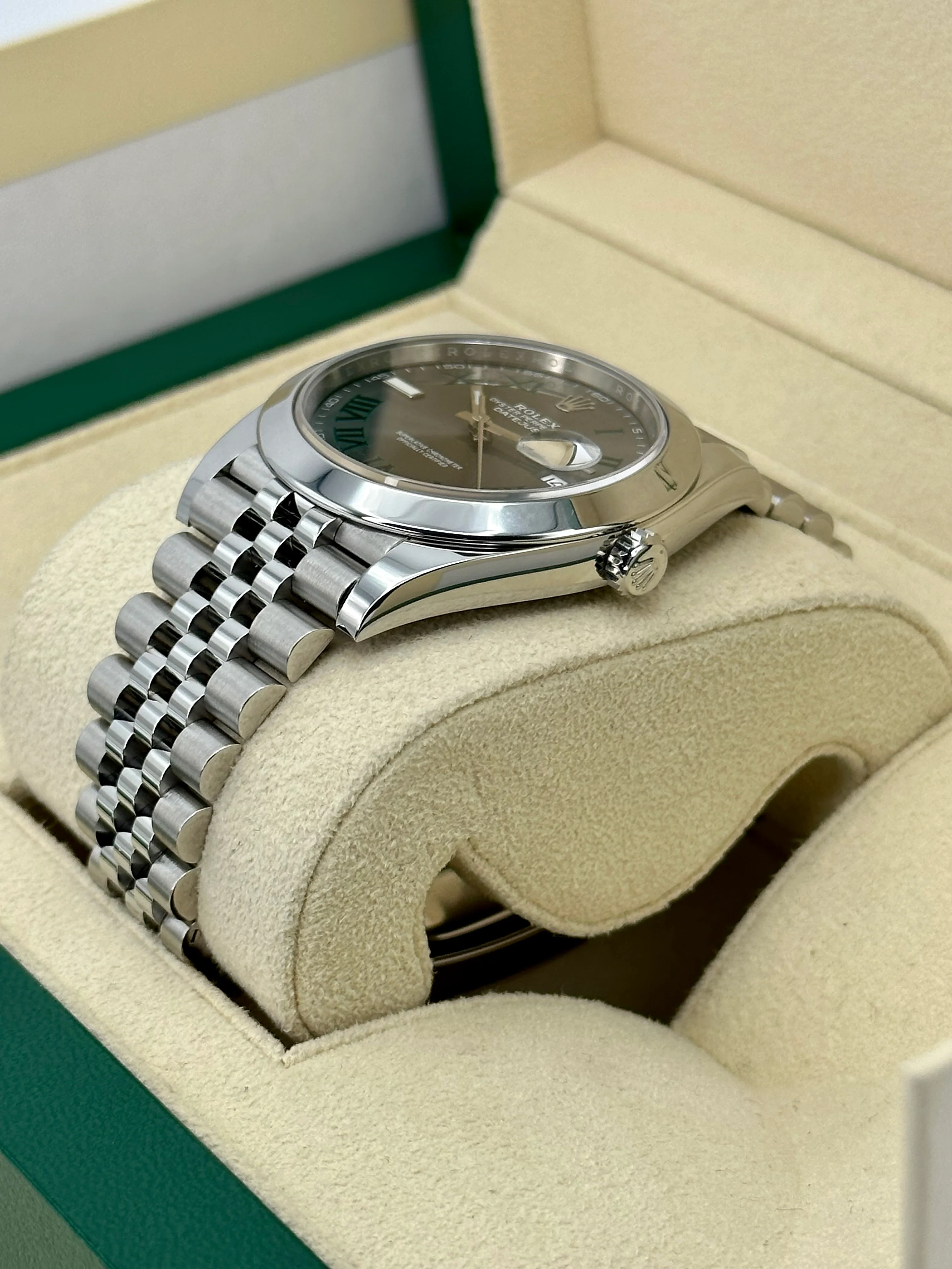 2022 Rolex Datejust 41mm 126300 Jubilee Wimbledon Dial - Image 5