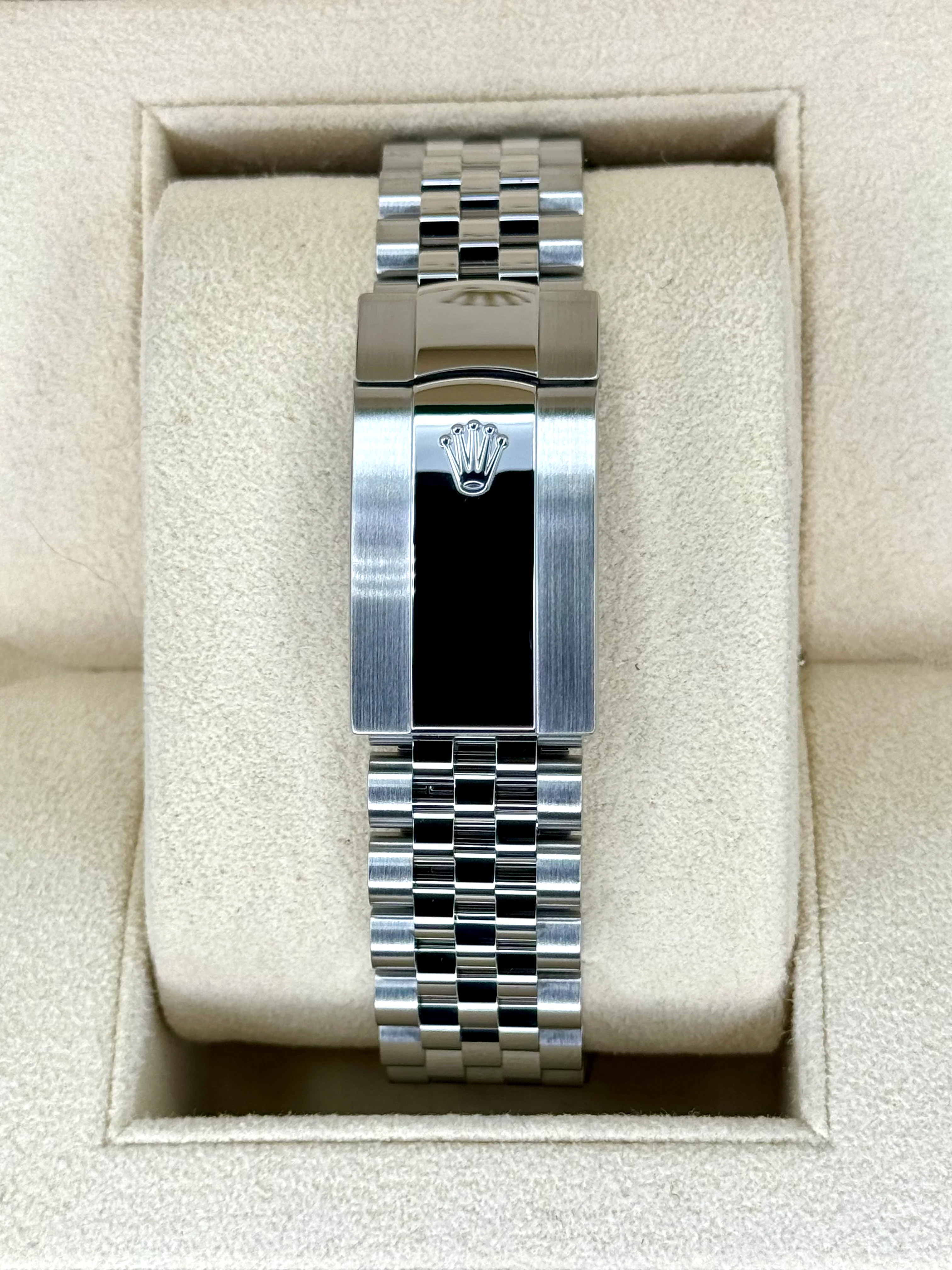 2022 Rolex Datejust 41mm 126334 Jubilee Blue Diamond Dial - Image 2