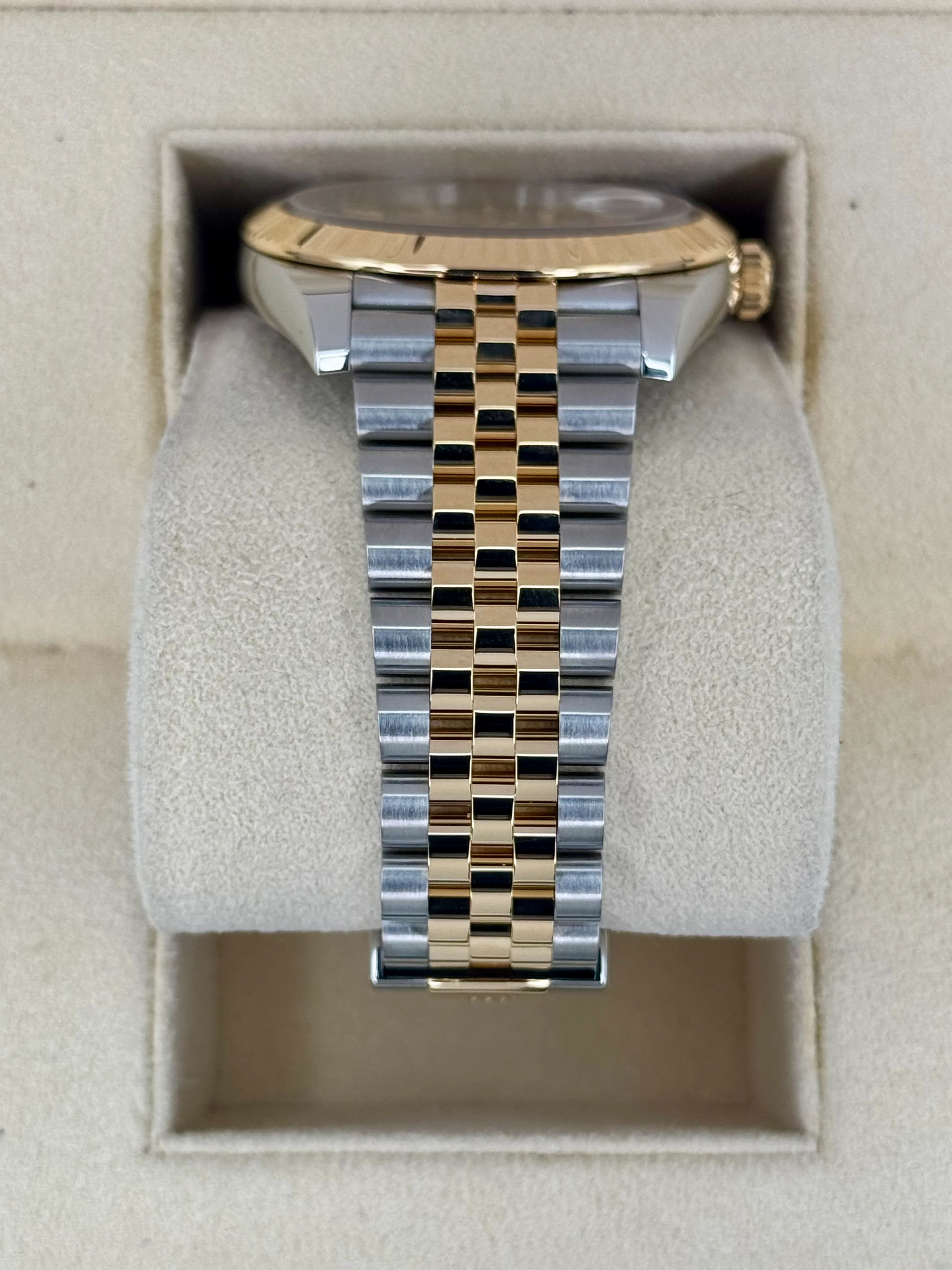 2022 Rolex Datejust 41mm 126333 Two-Tone Jubilee Champagne Motif Dial - Image 3