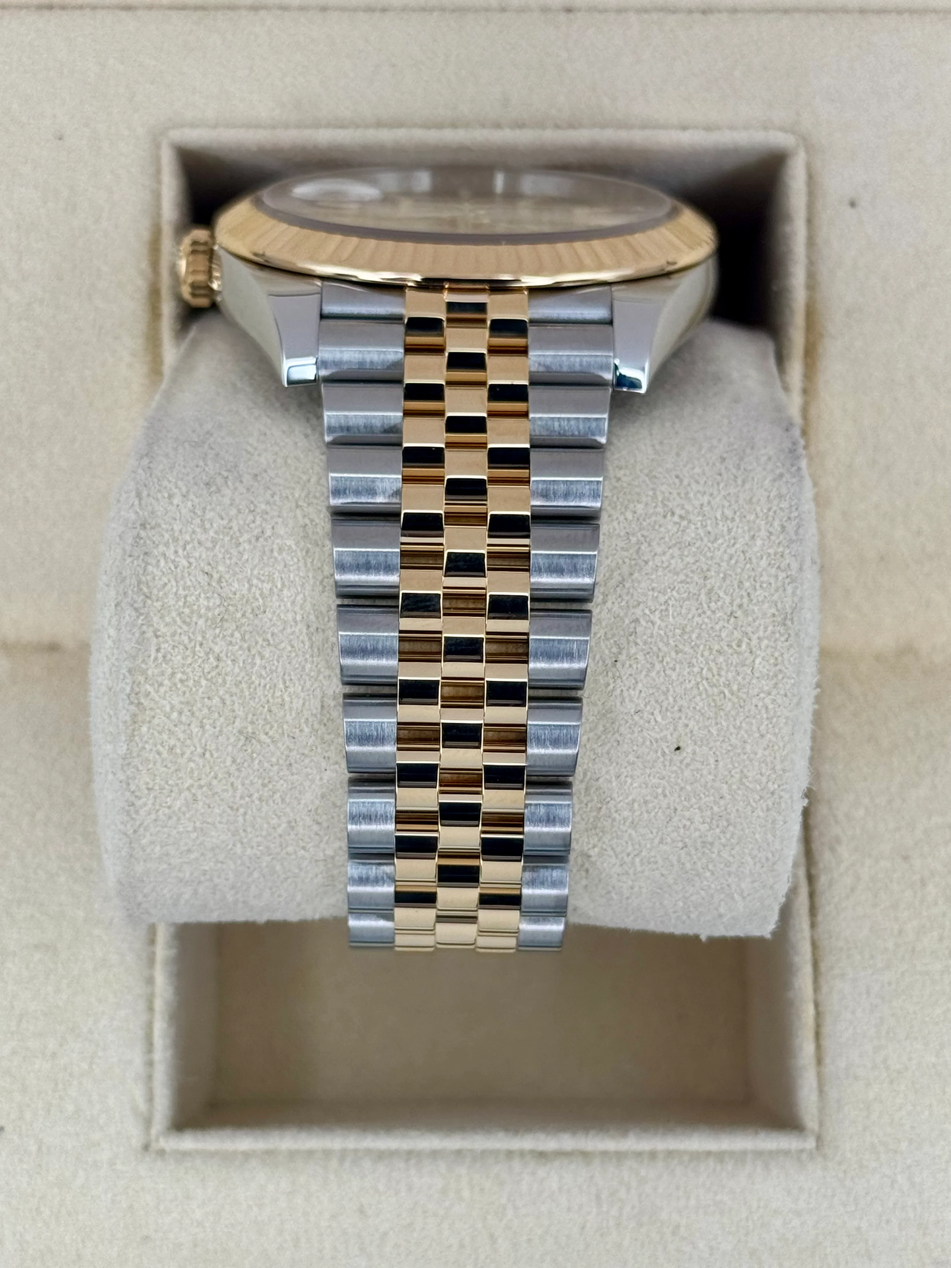 2022 Rolex Datejust 41mm 126333 Two-Tone Jubilee Champagne Motif Dial - Image 4