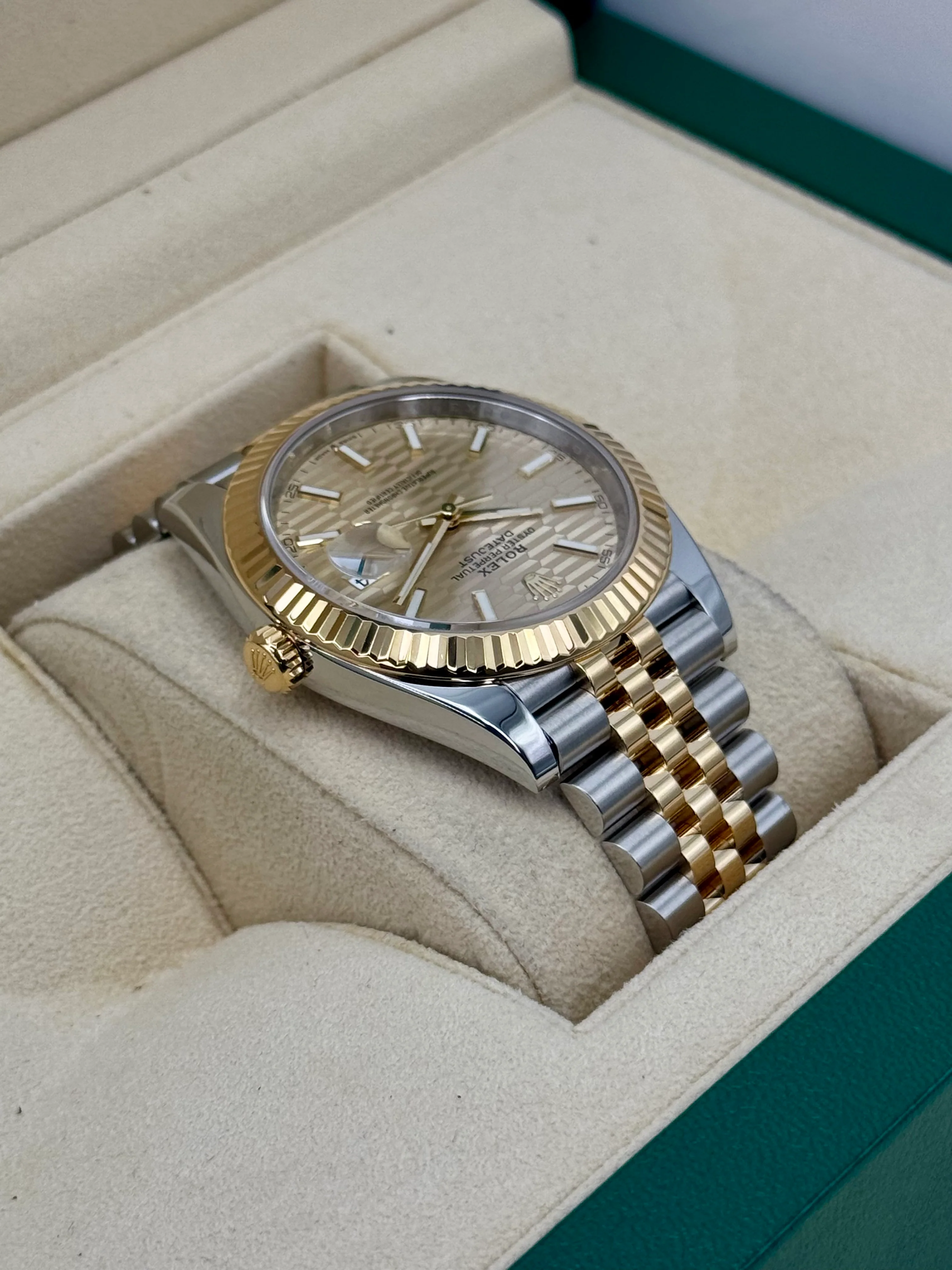 2022 Rolex Datejust 41mm 126333 Two-Tone Jubilee Champagne Motif Dial - Image 8
