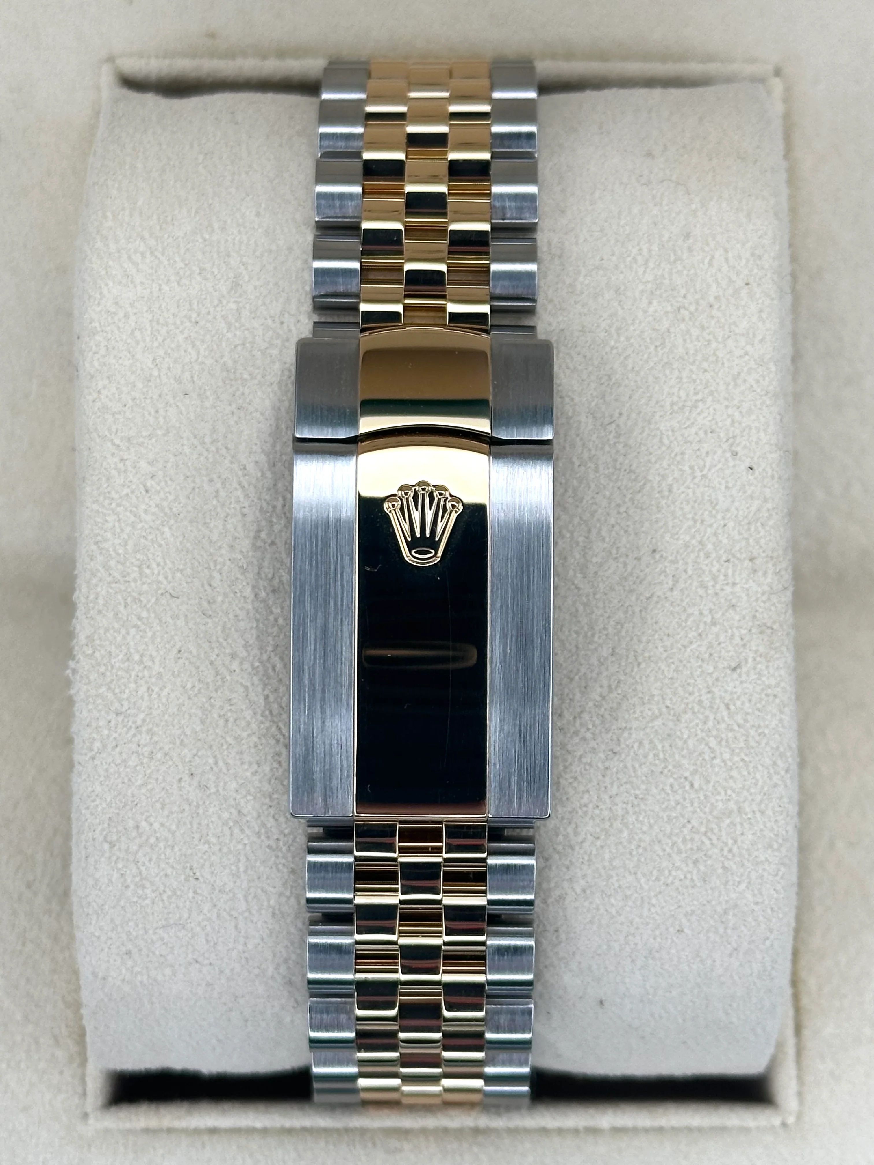 2022 Rolex Datejust 41mm 126333 Two-Tone Jubilee White Dial - Image 2