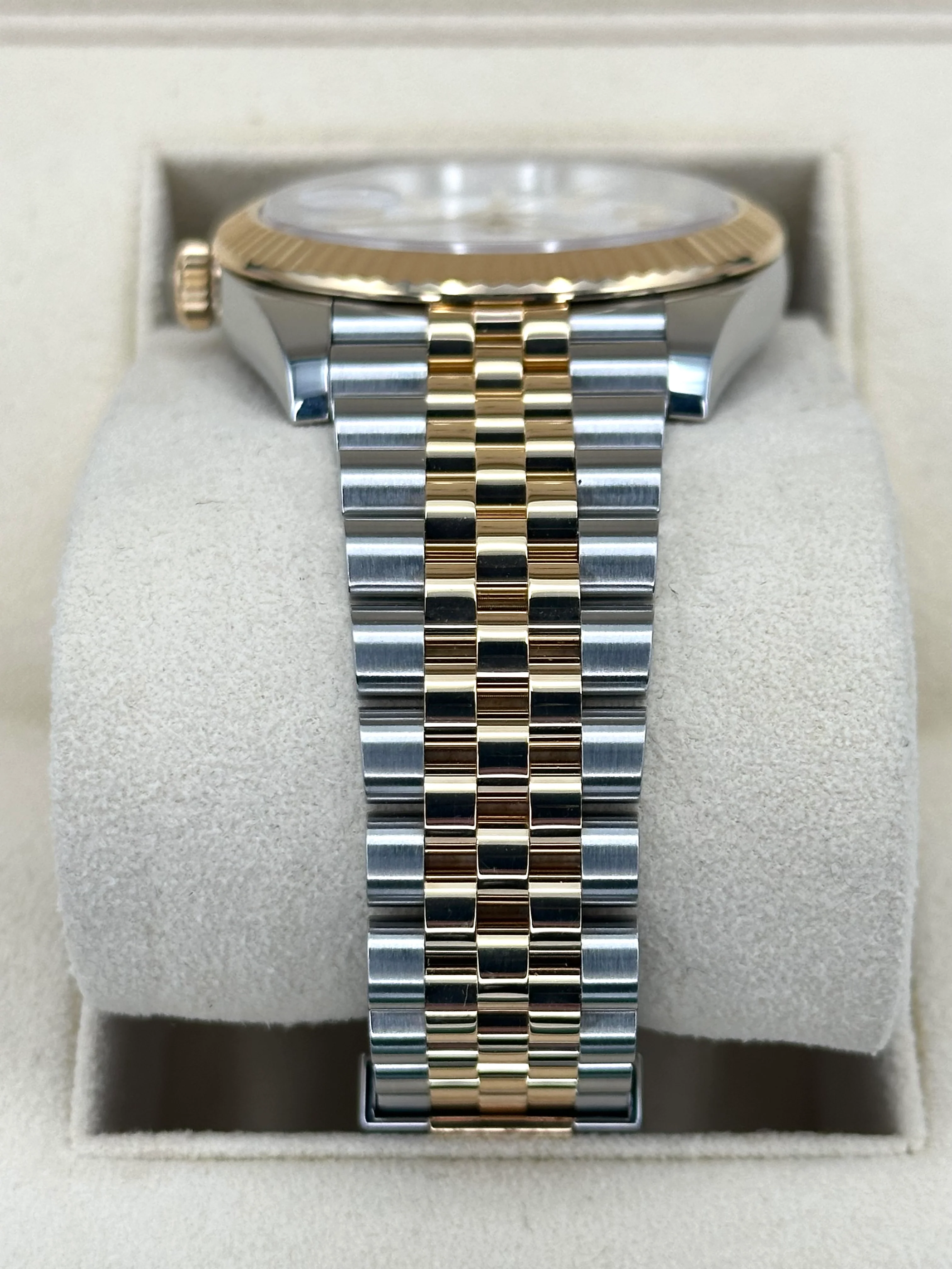 2022 Rolex Datejust 41mm 126333 Two-Tone Jubilee White Dial - Image 4