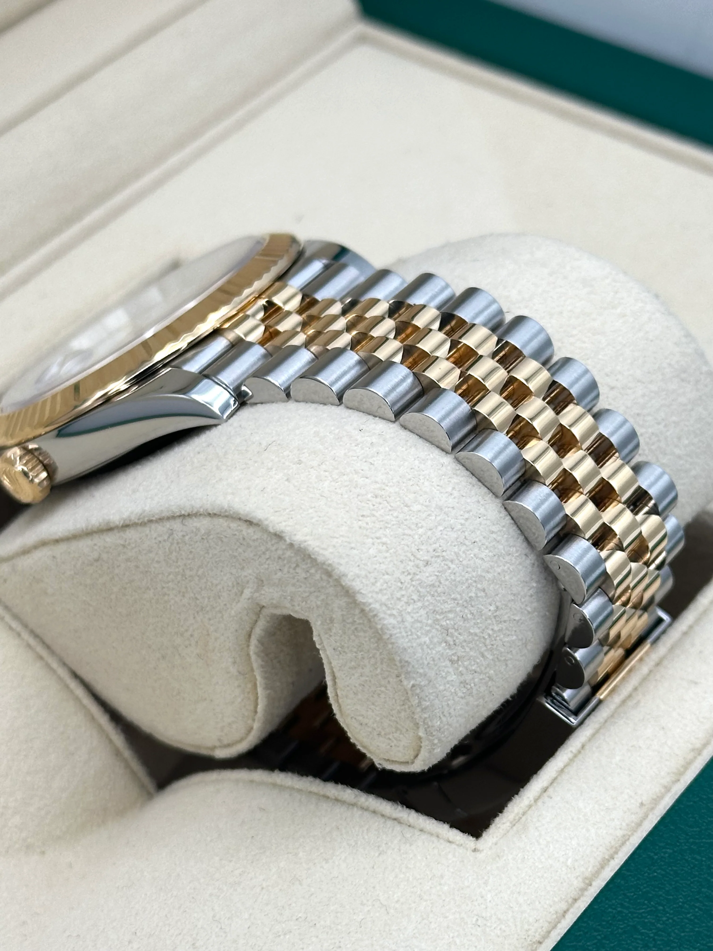 2022 Rolex Datejust 41mm 126333 Two-Tone Jubilee White Dial - Image 8