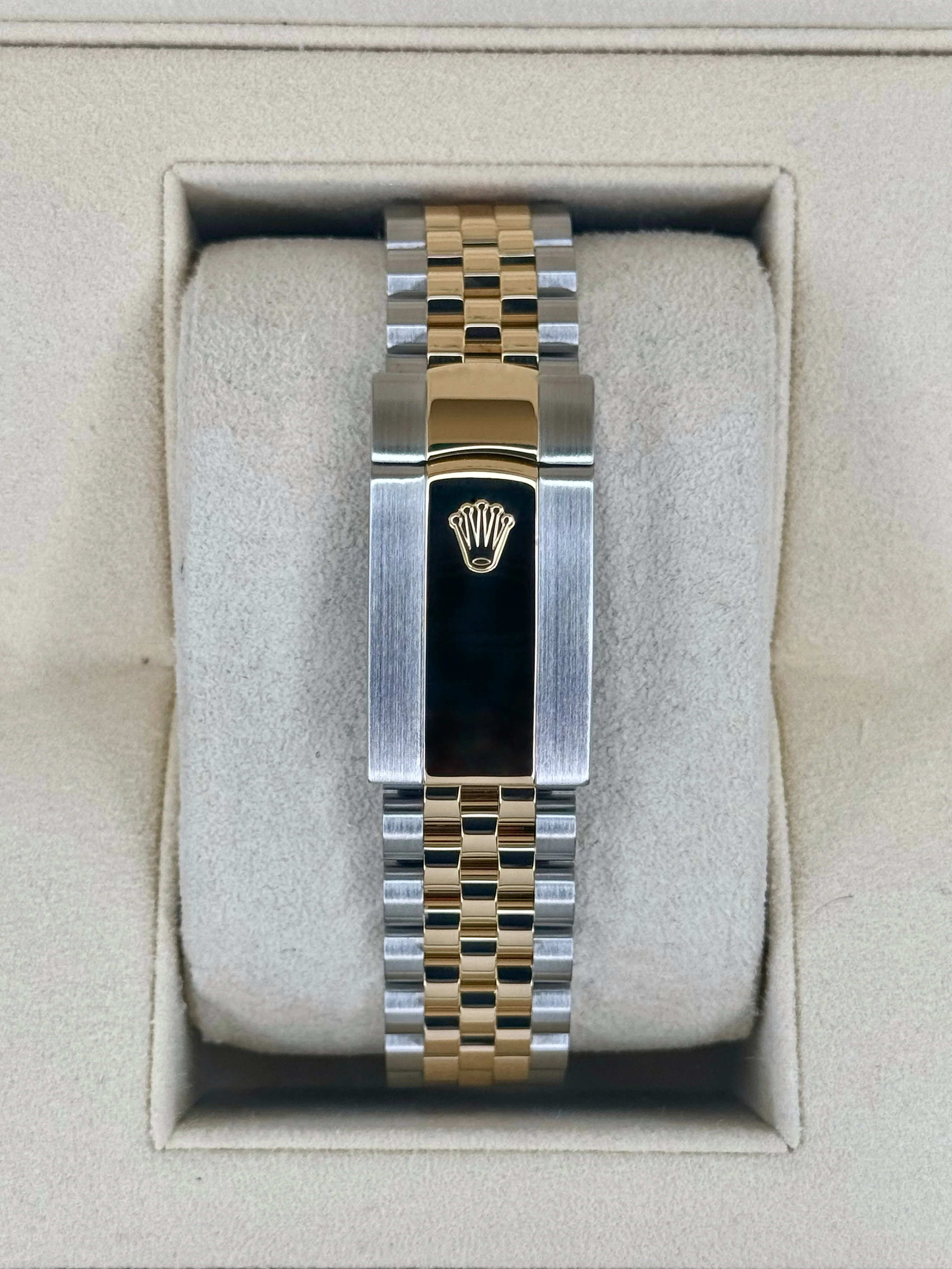 2022 Rolex Datejust 41mm 126333 Two-Tone Jubilee Wimbledon Dial - Image 2