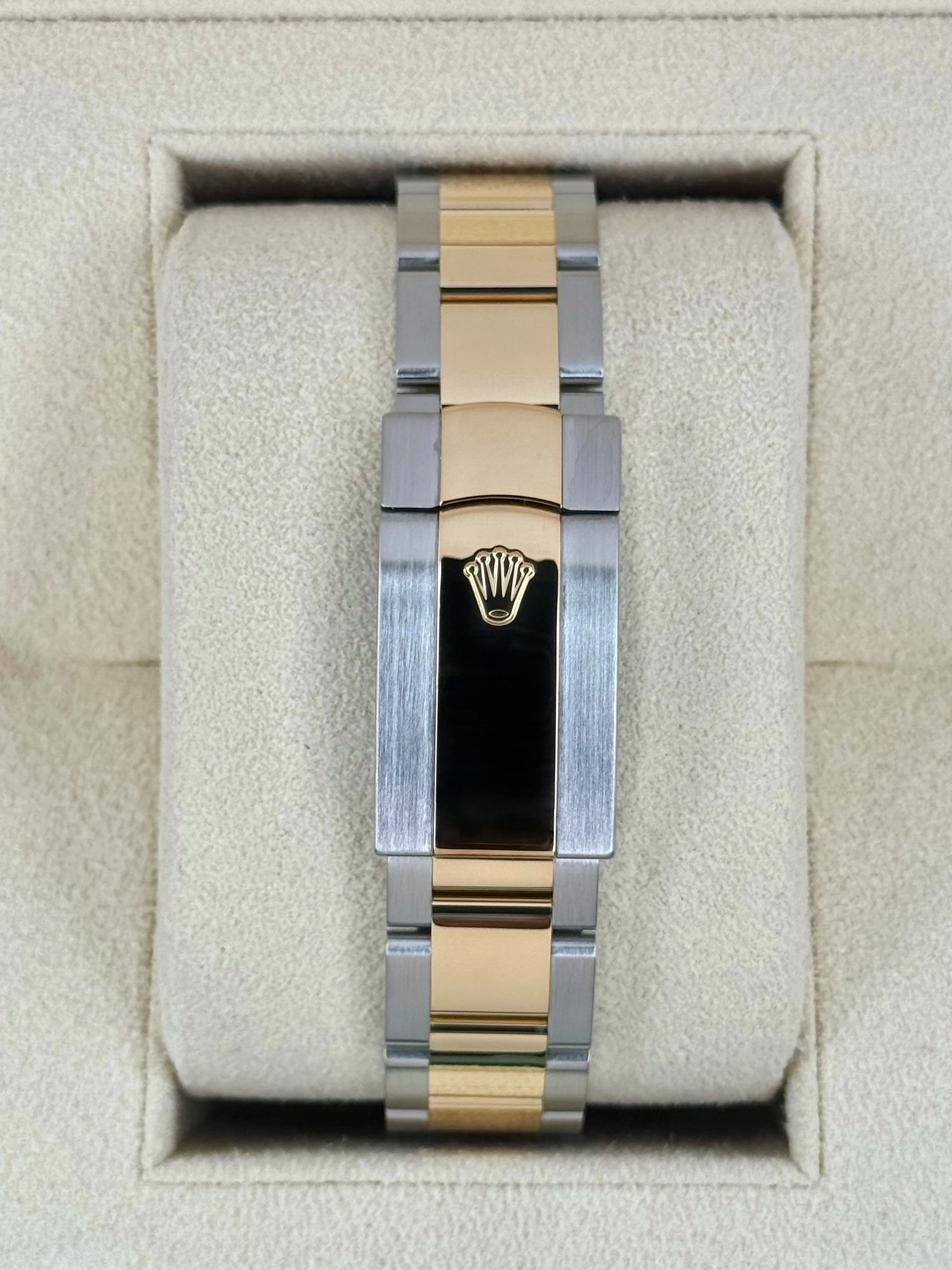 2022 Rolex Datejust 41mm 126333 Two-Tone Oyster Wimbledon Dial - Image 2