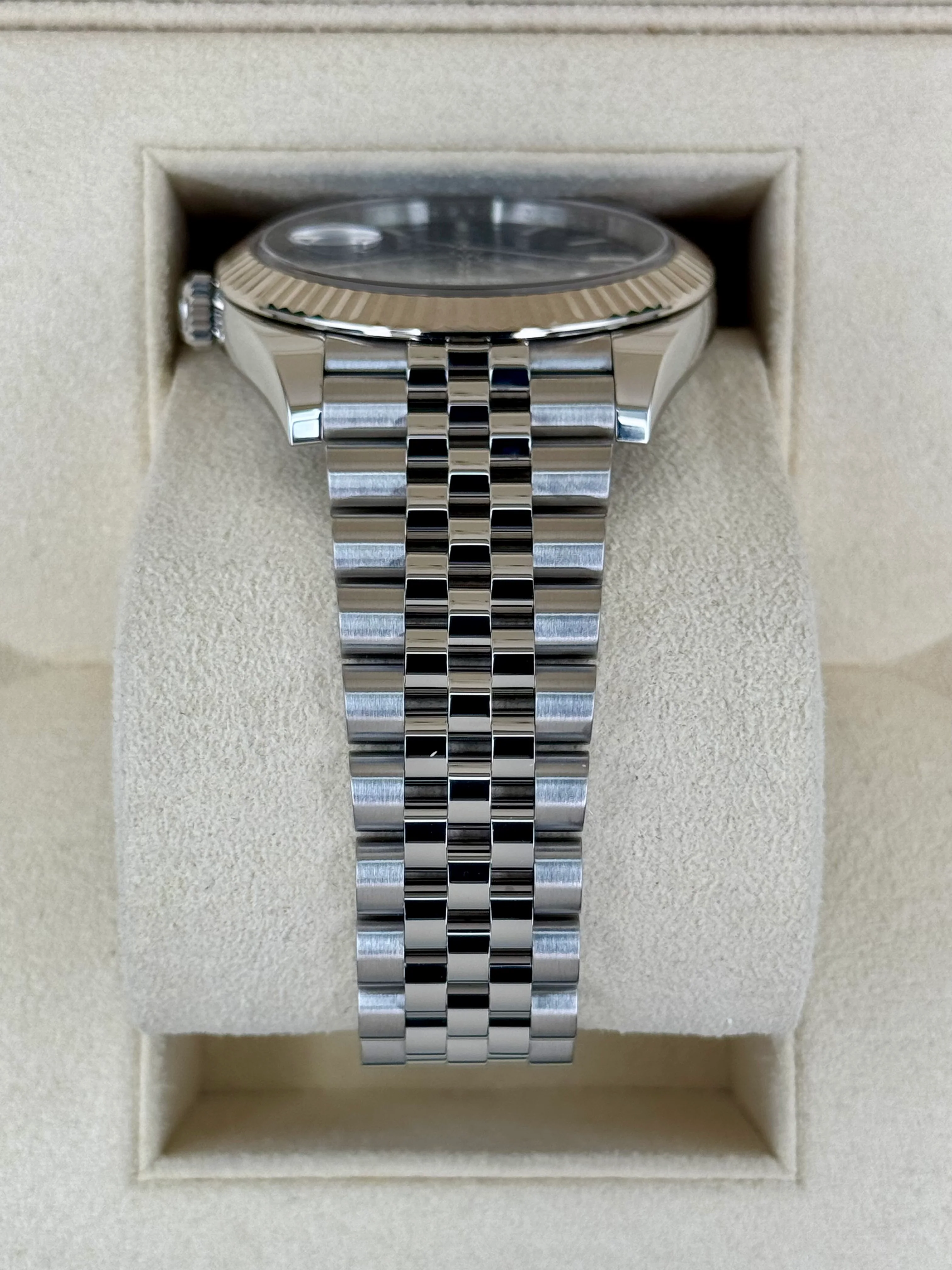 2022 Rolex Datejust 41mm 126334 Stainless Steel Jubilee Blue Dial - Image 4