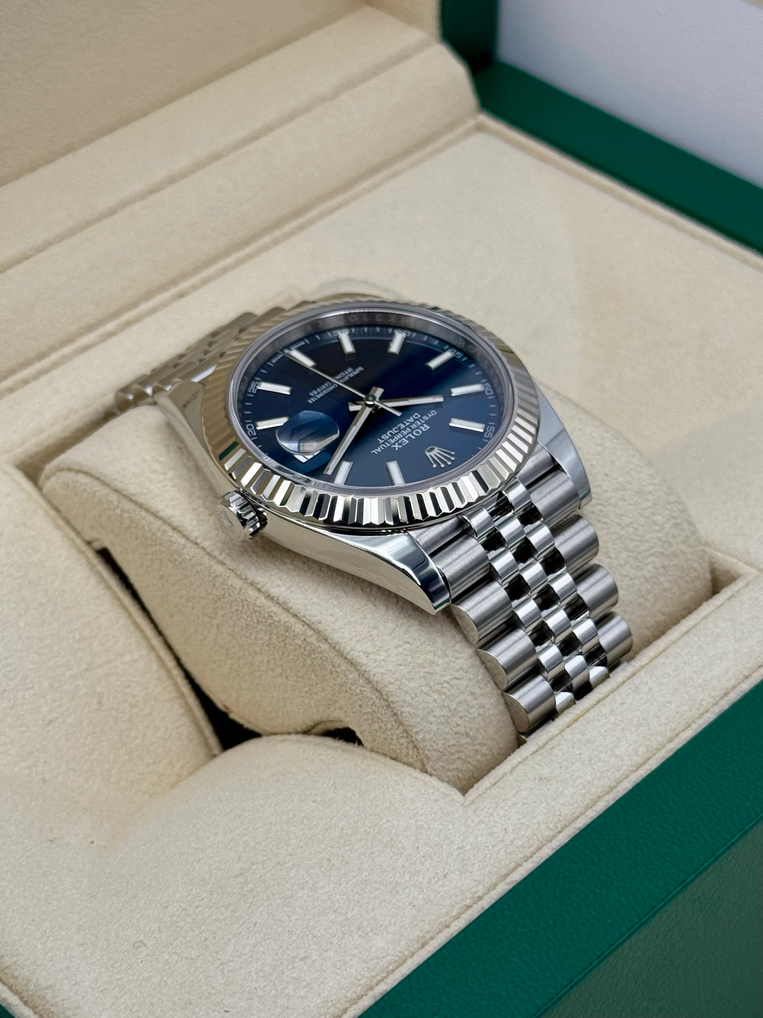 2022 Rolex Datejust 41mm 126334 Stainless Steel Jubilee Blue Dial - Image 8