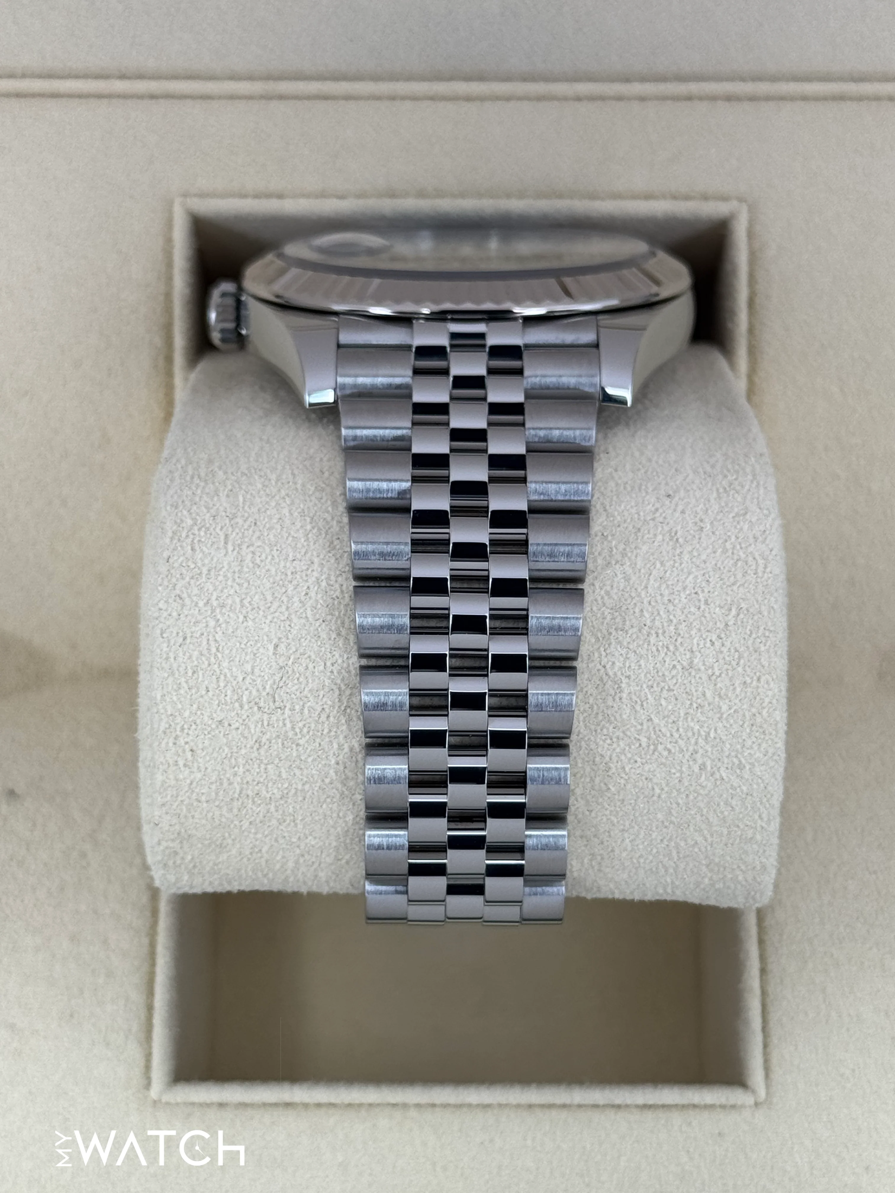 2022 Rolex Datejust 41mm 126334 Stainless Steel Jubilee Blue Dial - Image 4