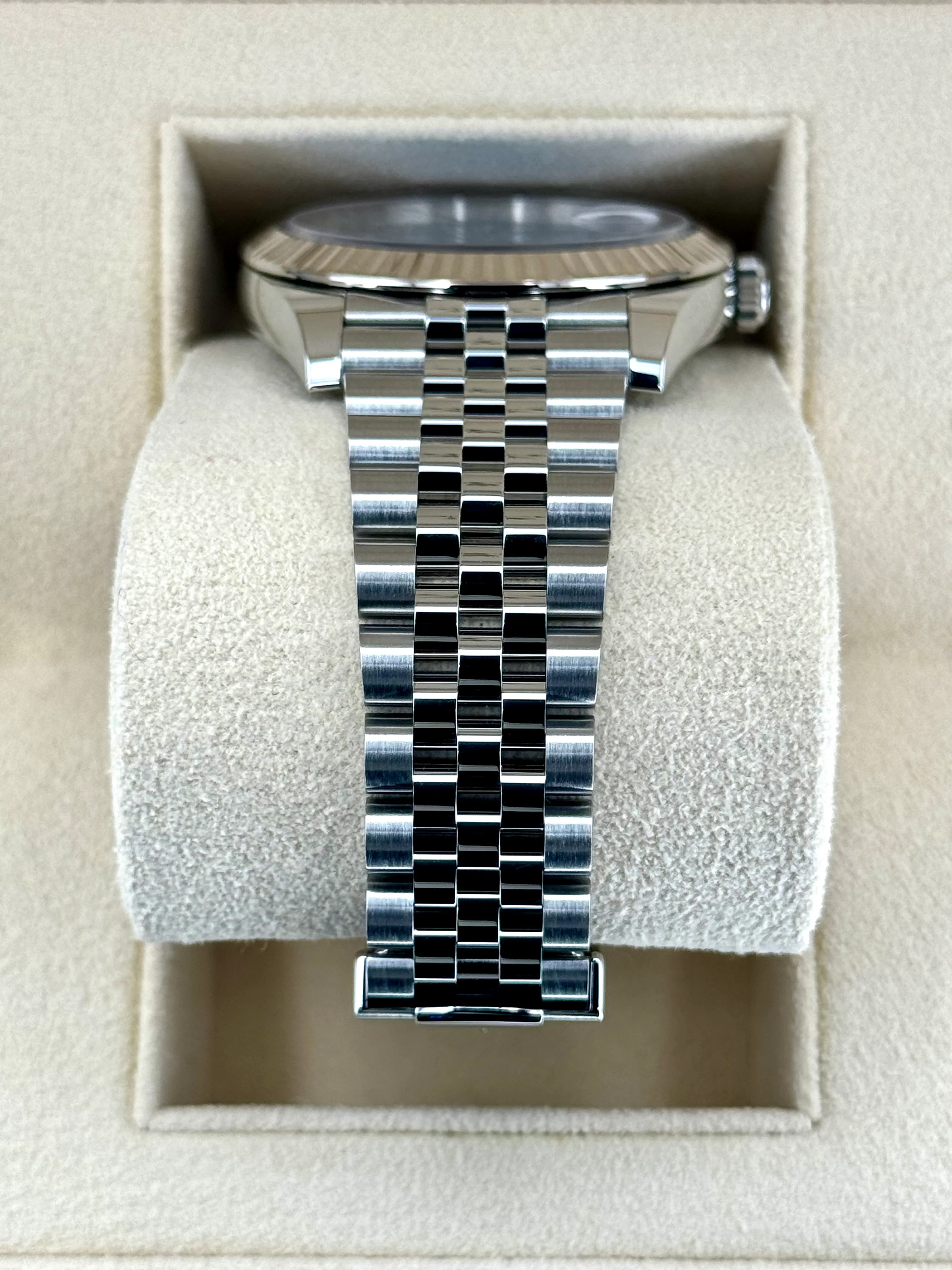 2022 Rolex Datejust 41mm 126334 Stainless Steel Jubilee Blue Dial - Image 3