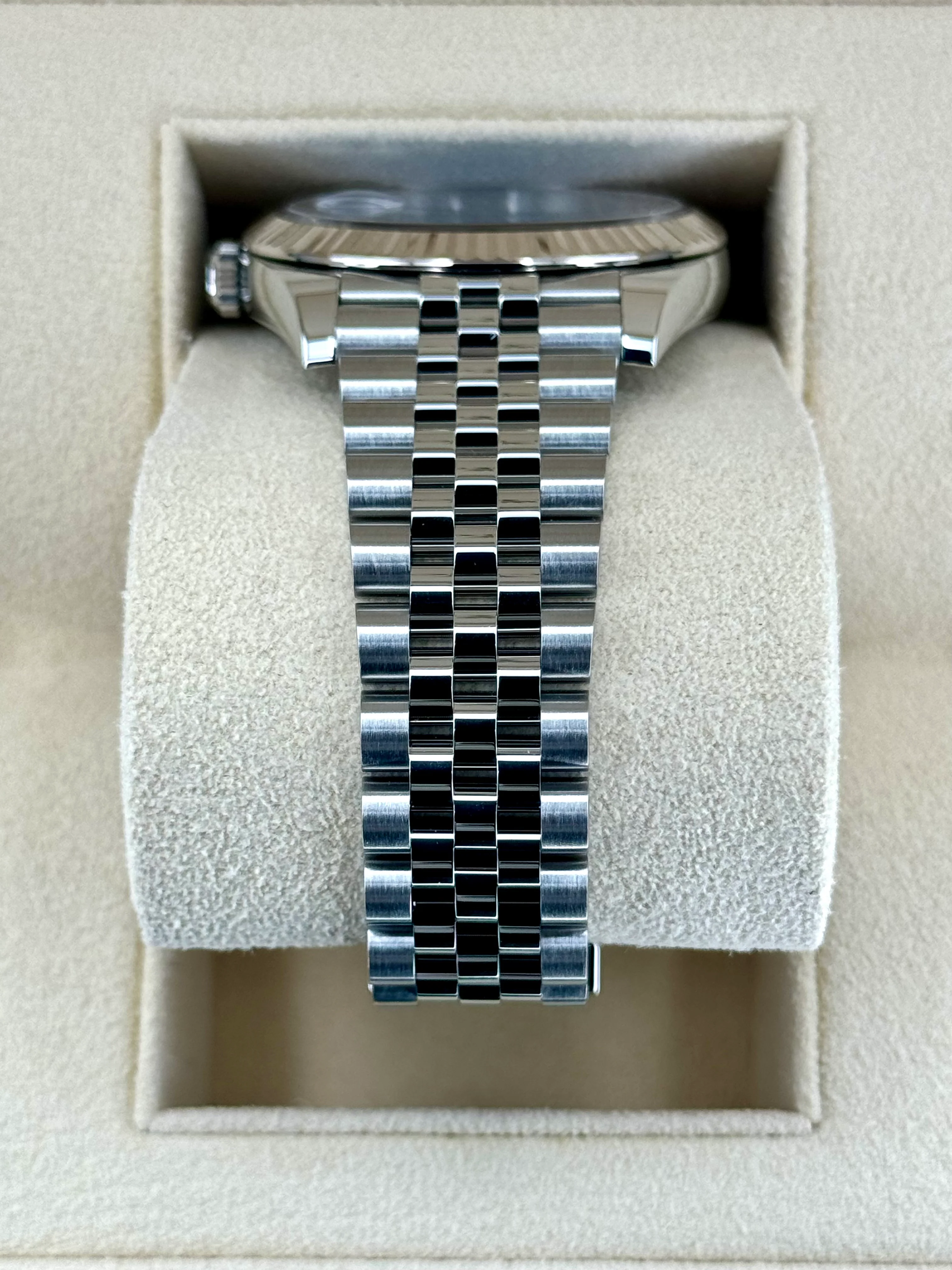2022 Rolex Datejust 41mm 126334 Stainless Steel Jubilee Blue Dial - Image 4