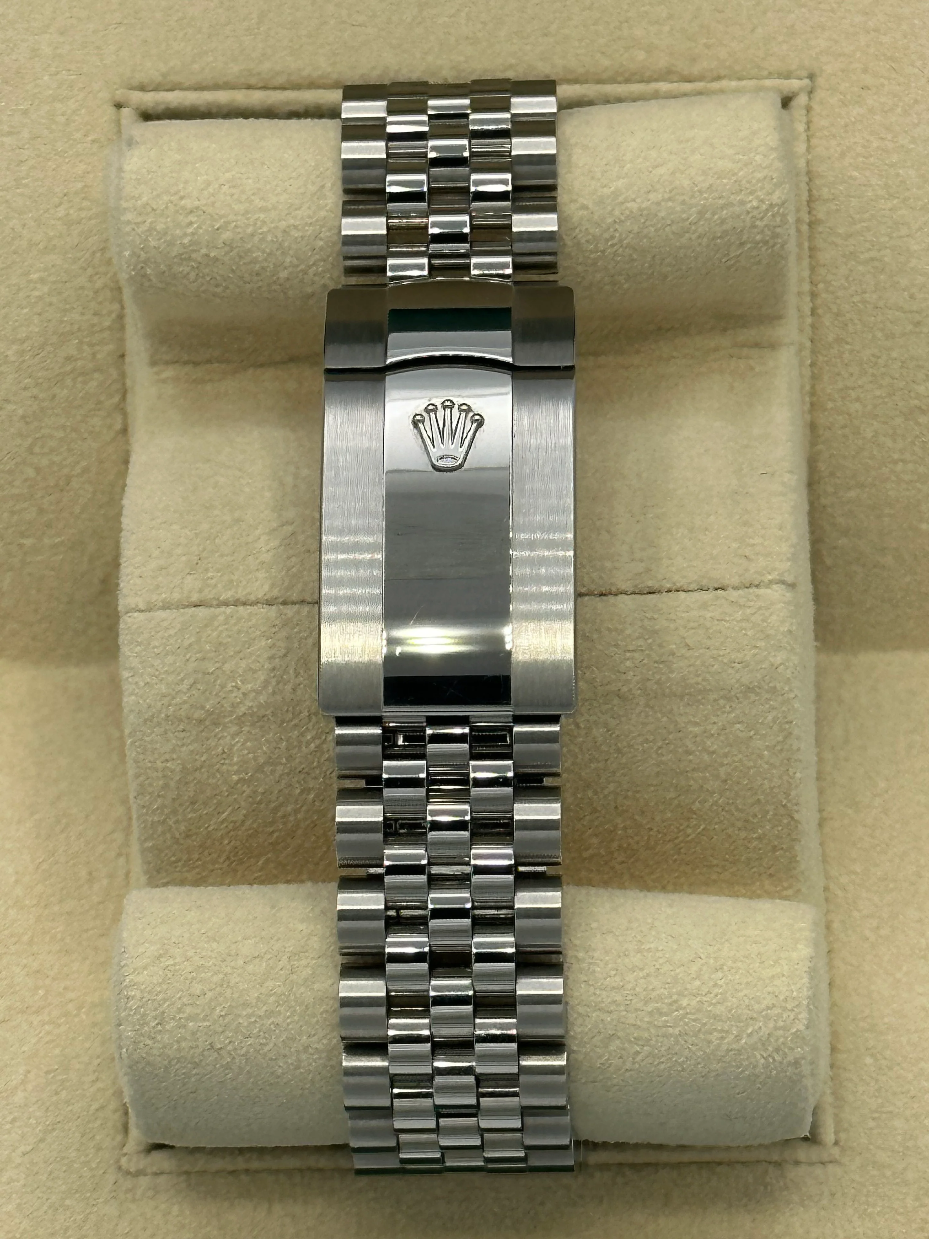 2022 Rolex Datejust 41mm 126334 Jubilee Blue Diamond Dial - Image 2