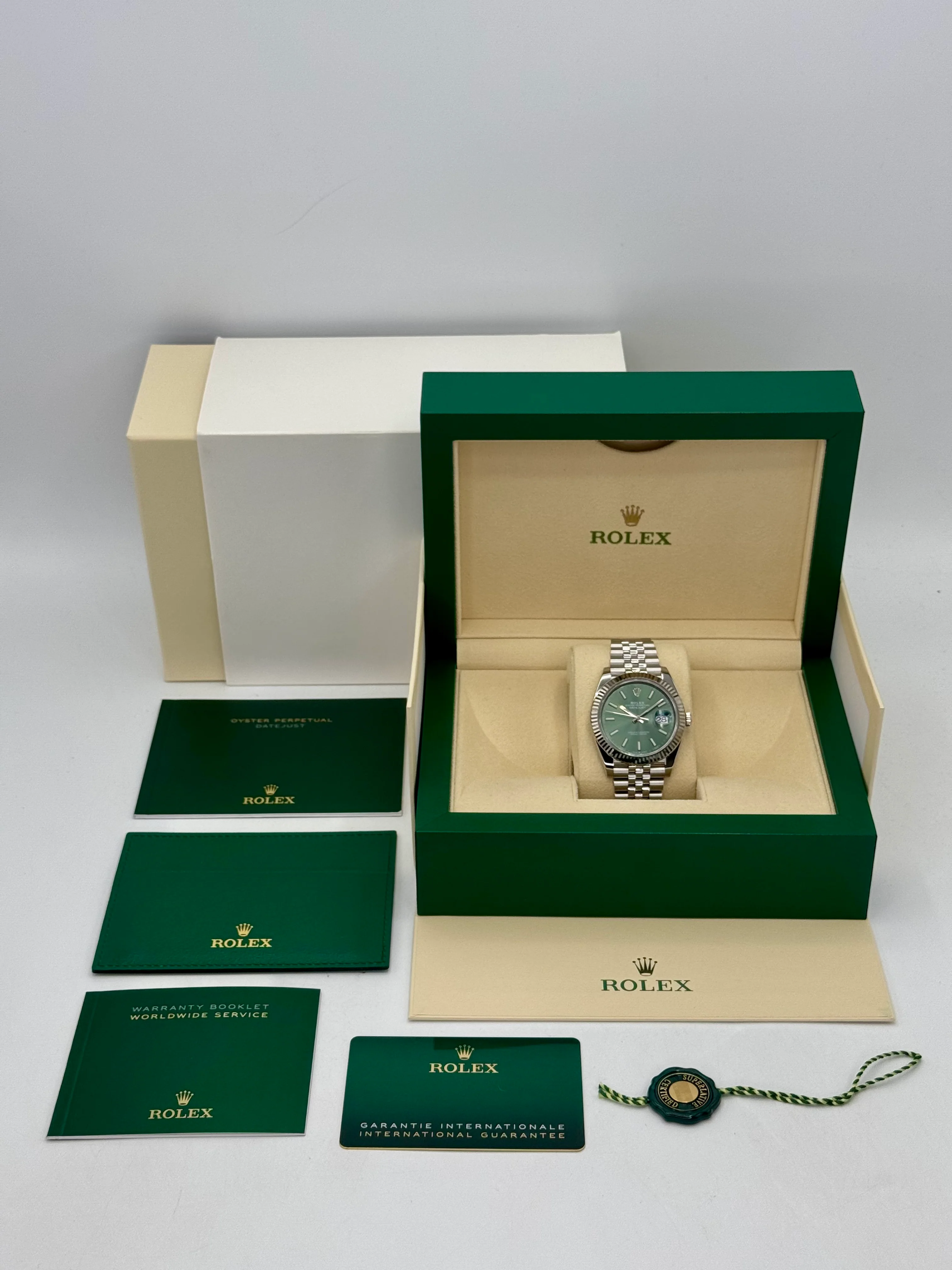 2022 Rolex Datejust 41mm 126334 Stainless Steel Jubilee Green Dial - Image 10