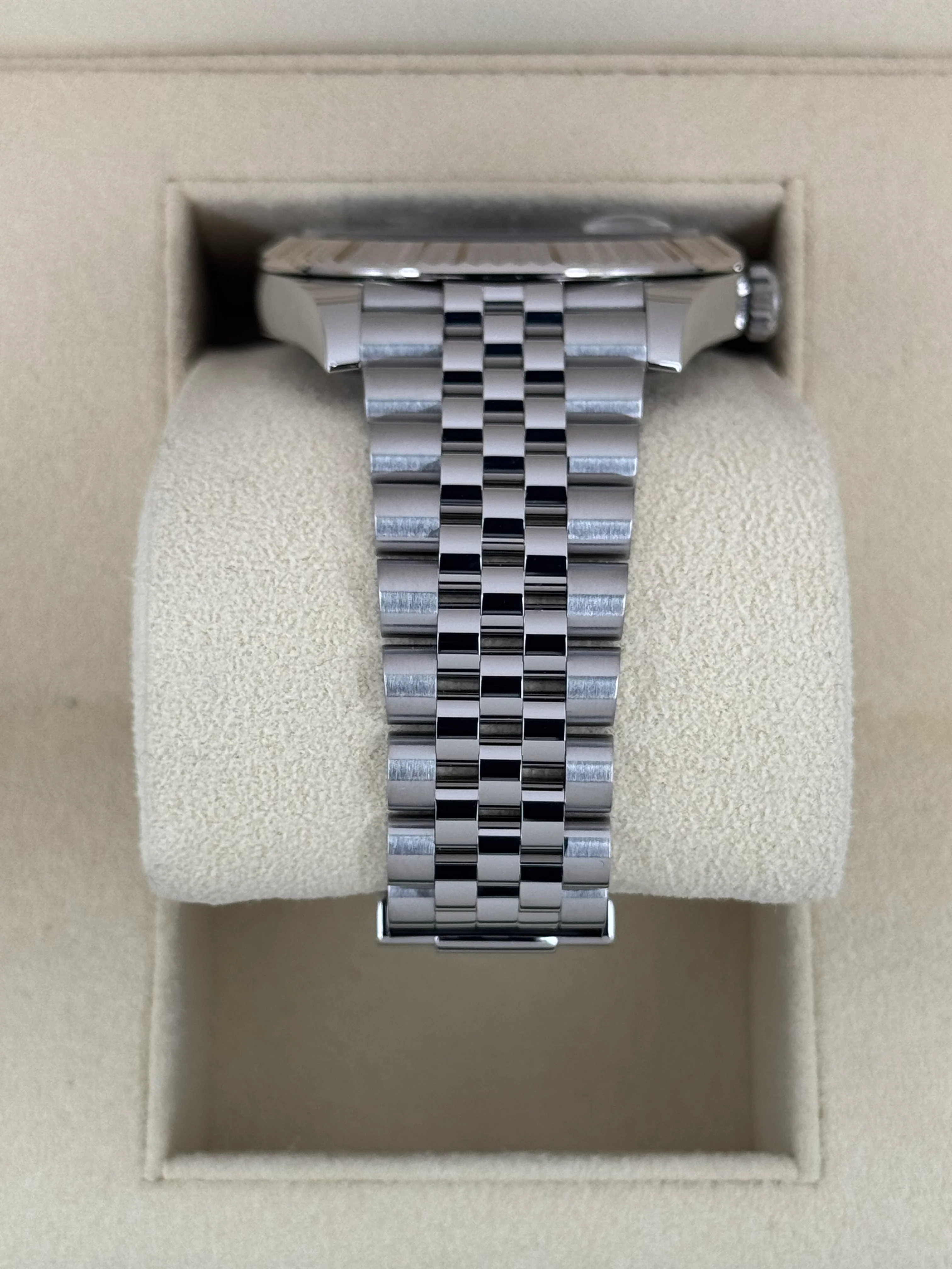 2022 Rolex Datejust 41mm 126334 Stainless Steel Jubilee Green Dial - Image 3