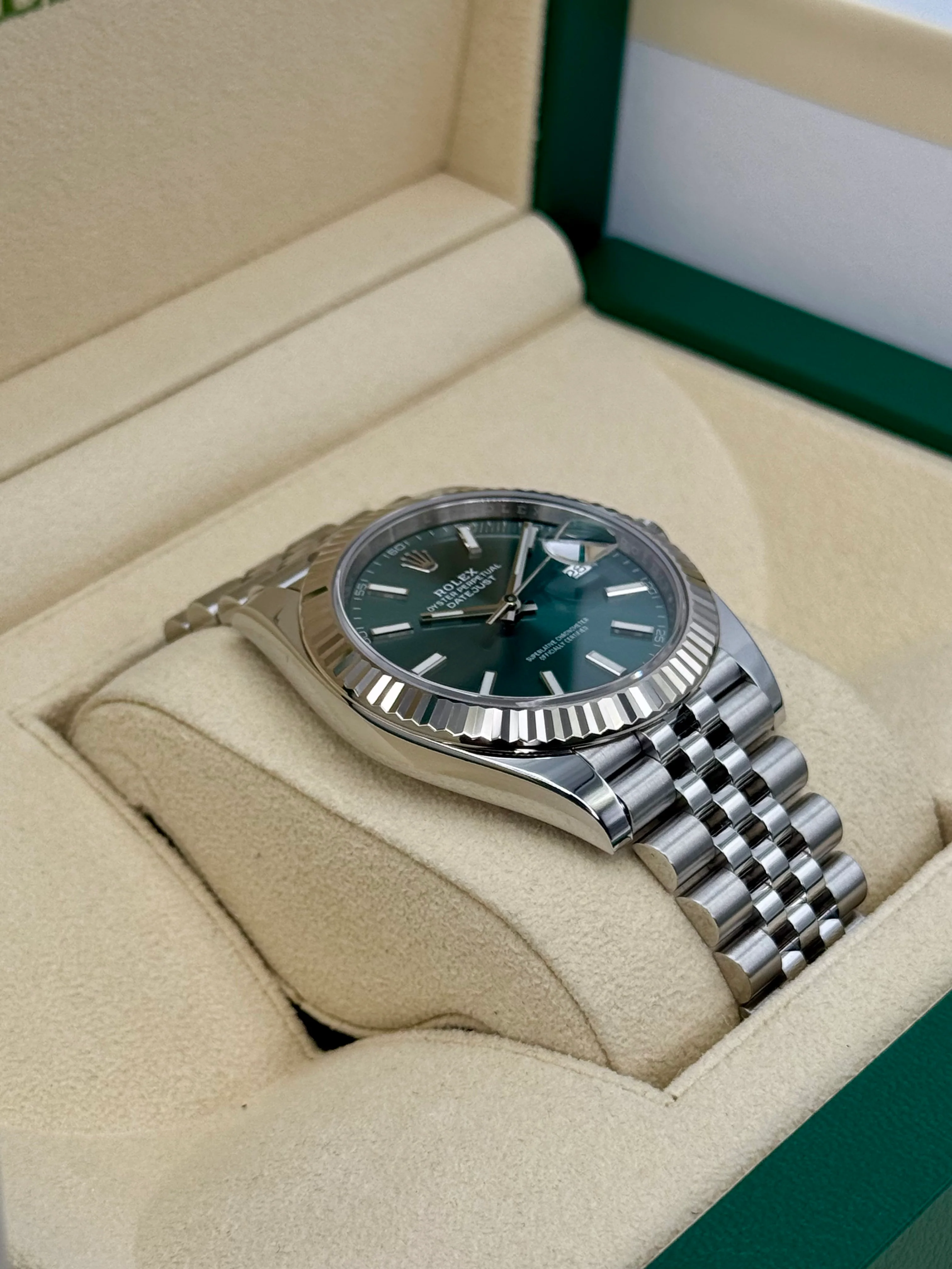 2022 Rolex Datejust 41mm 126334 Stainless Steel Jubilee Green Dial - Image 6