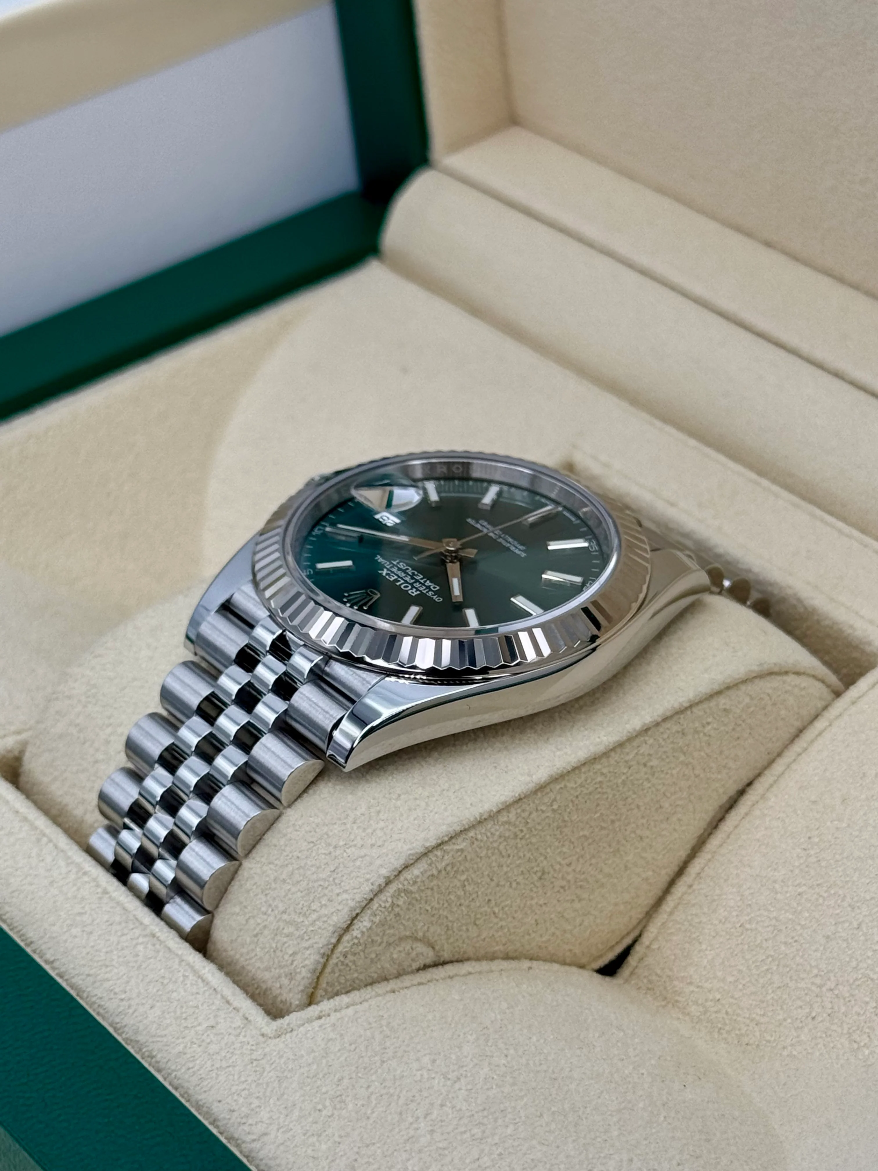 2022 Rolex Datejust 41mm 126334 Stainless Steel Jubilee Green Dial - Image 7