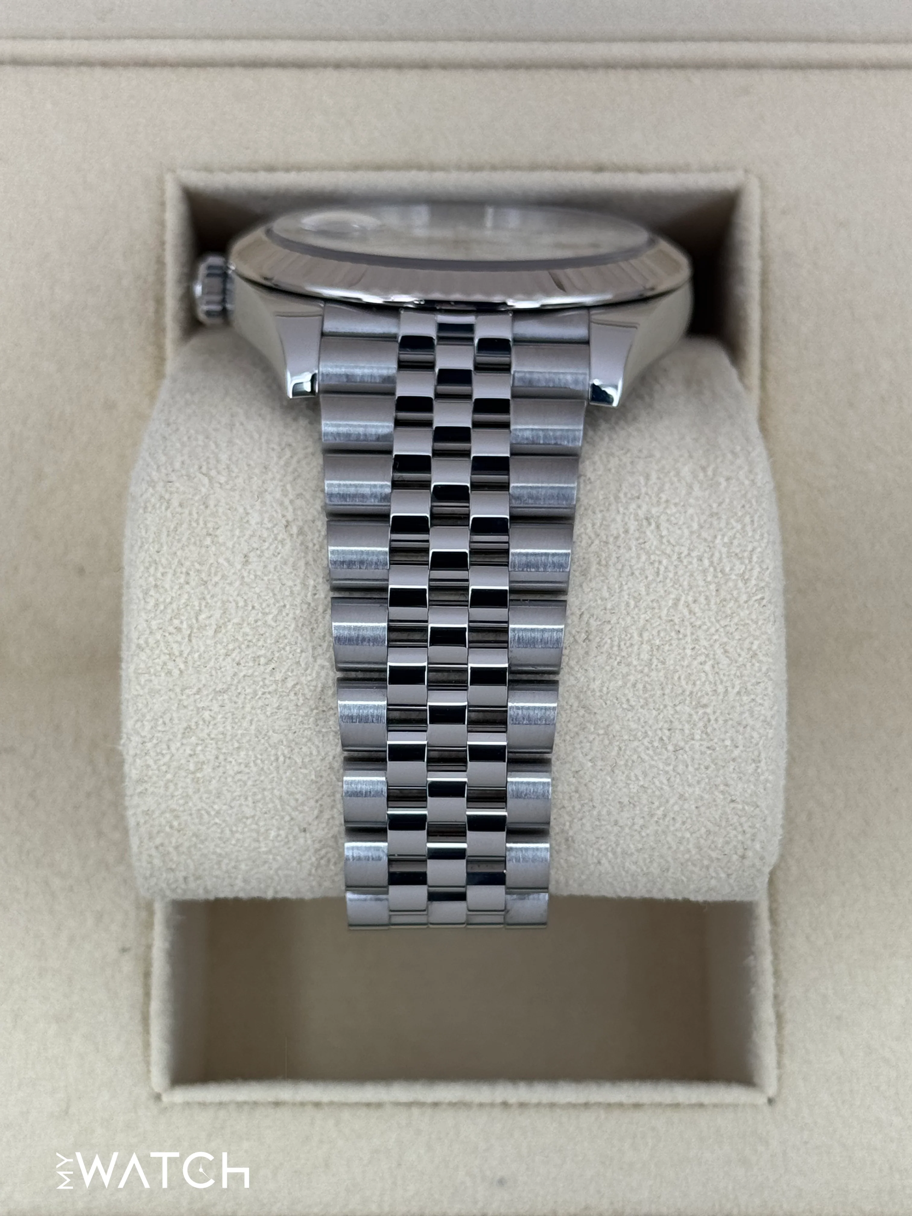 2022 Rolex Datejust 41mm 126334 Stainless Steel Jubilee White Dial - Image 4