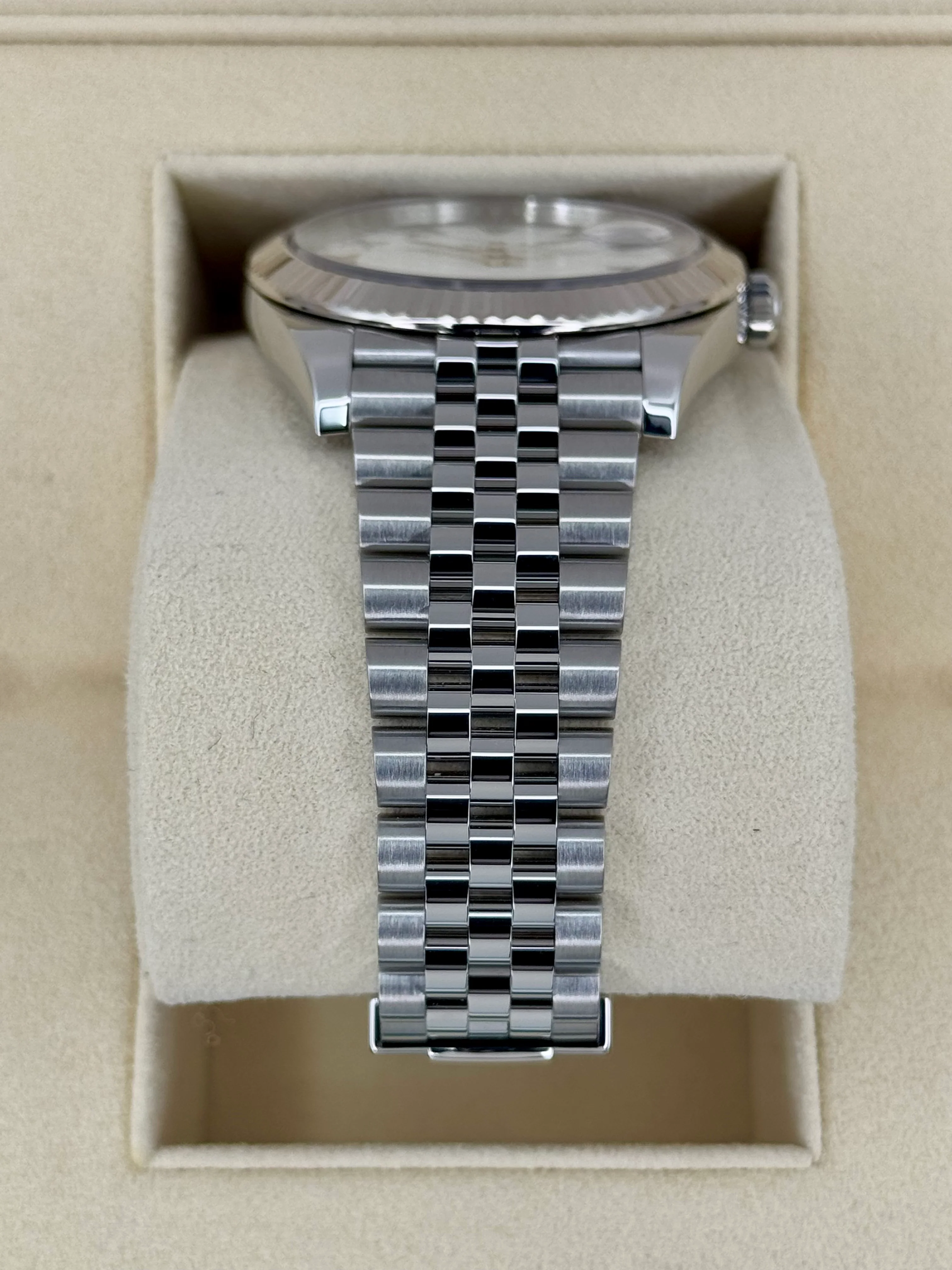 2022 Rolex Datejust 41mm 126334 Stainless Steel Jubilee White Dial - Image 3
