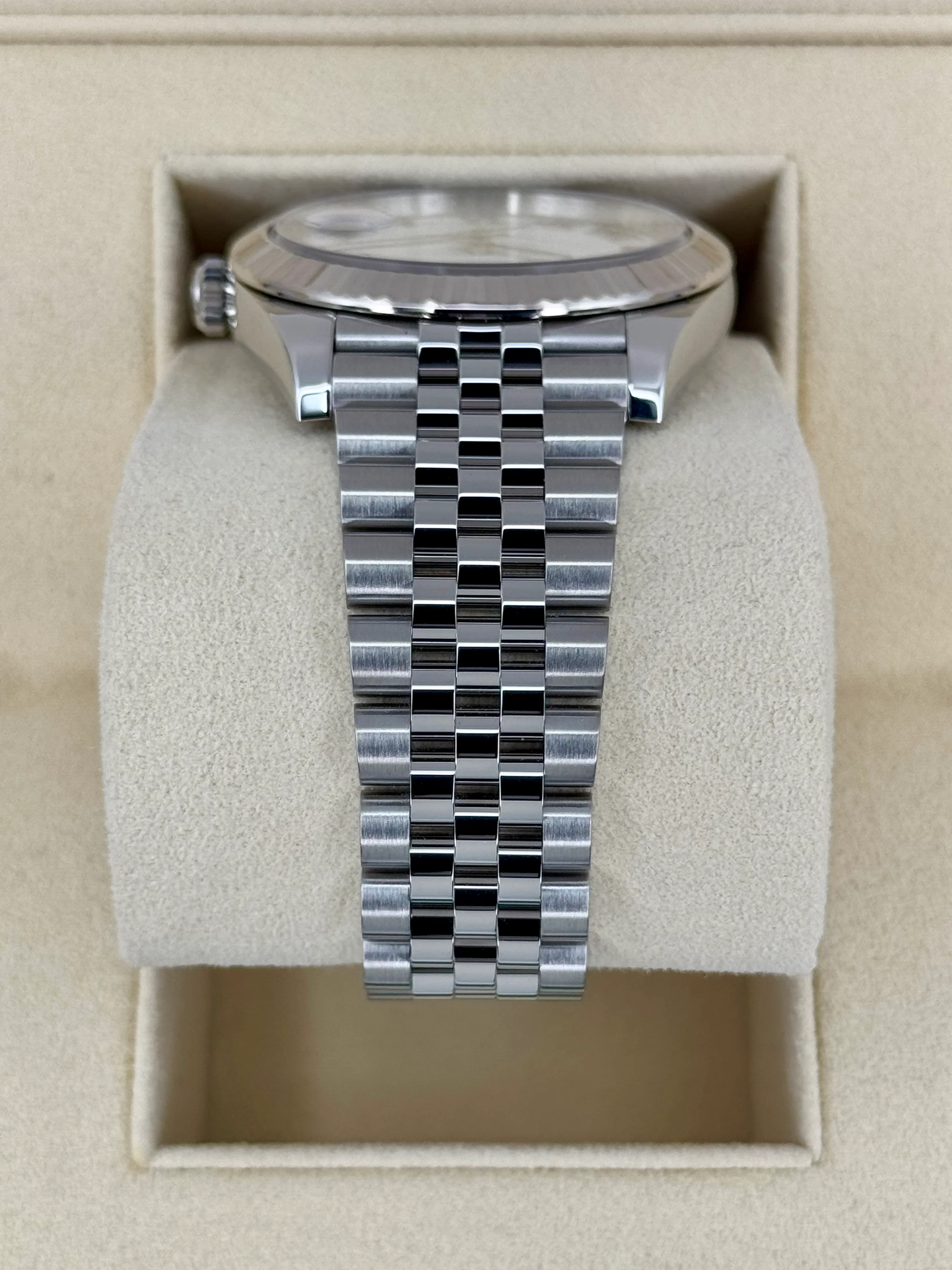 2022 Rolex Datejust 41mm 126334 Stainless Steel Jubilee White Dial - Image 4