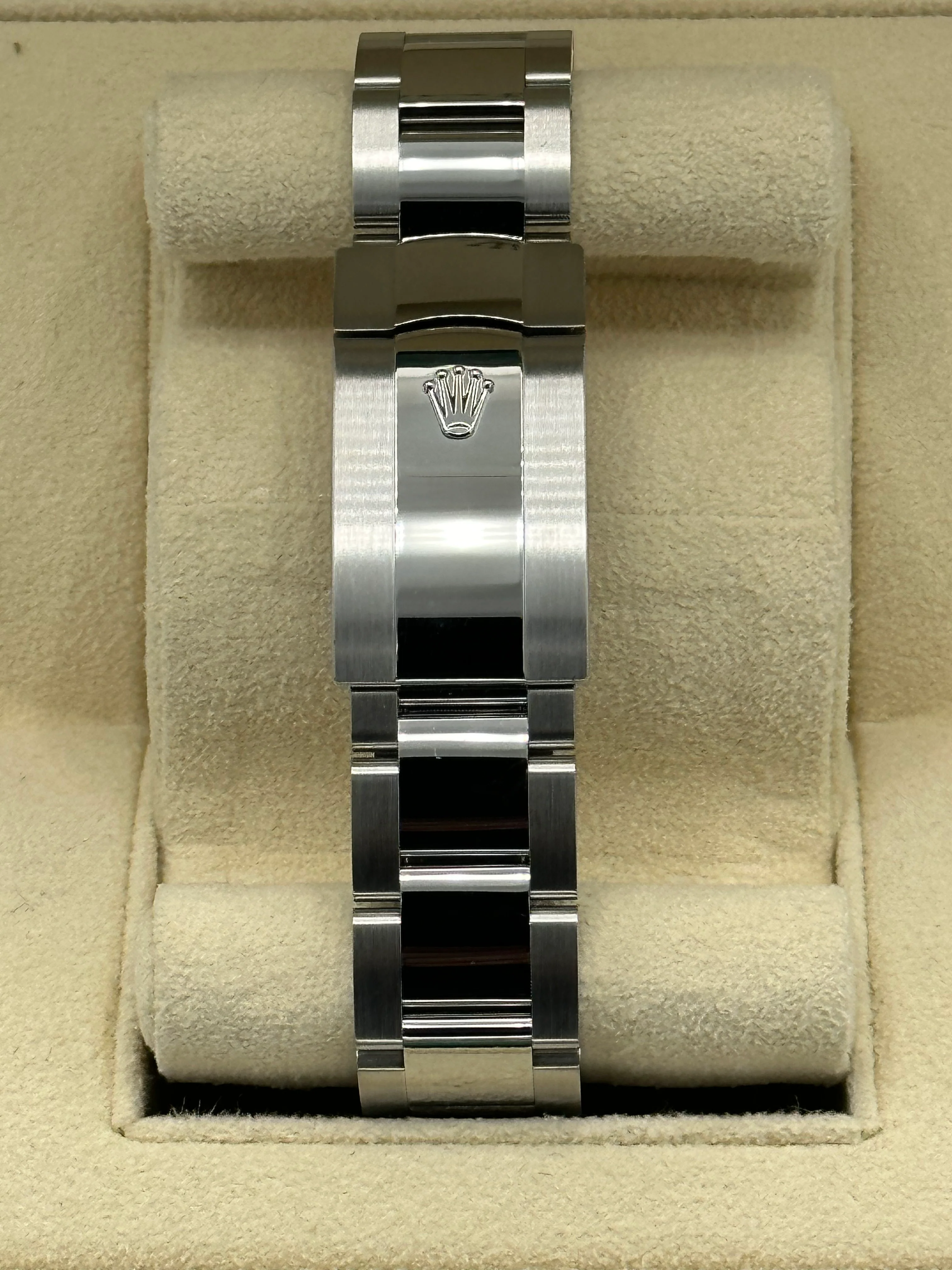 2022 Rolex Datejust 41mm 126300 Oyster Green Dial - Image 2