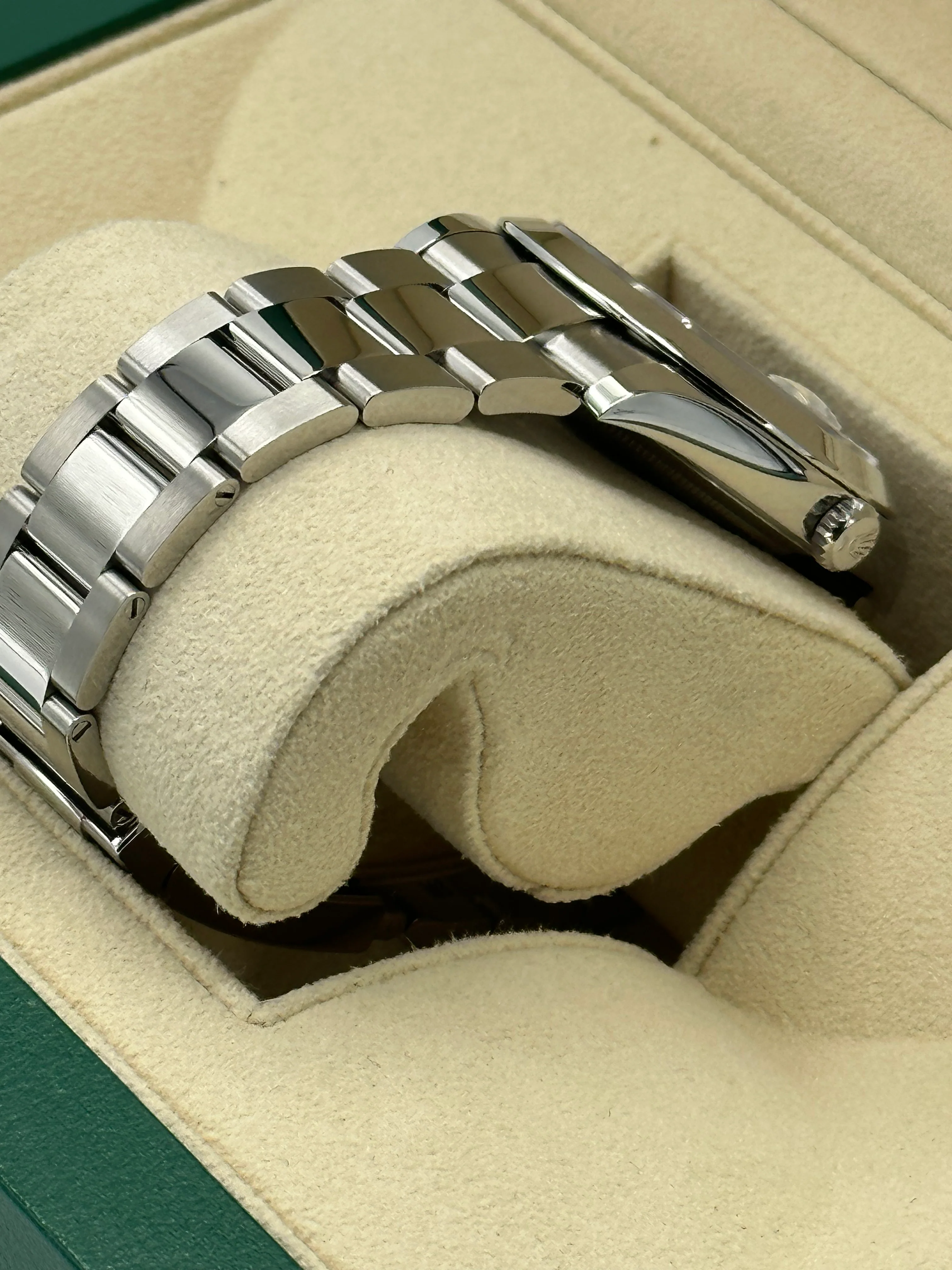 2022 Rolex Datejust 41mm 126300 Oyster Green Dial - Image 5