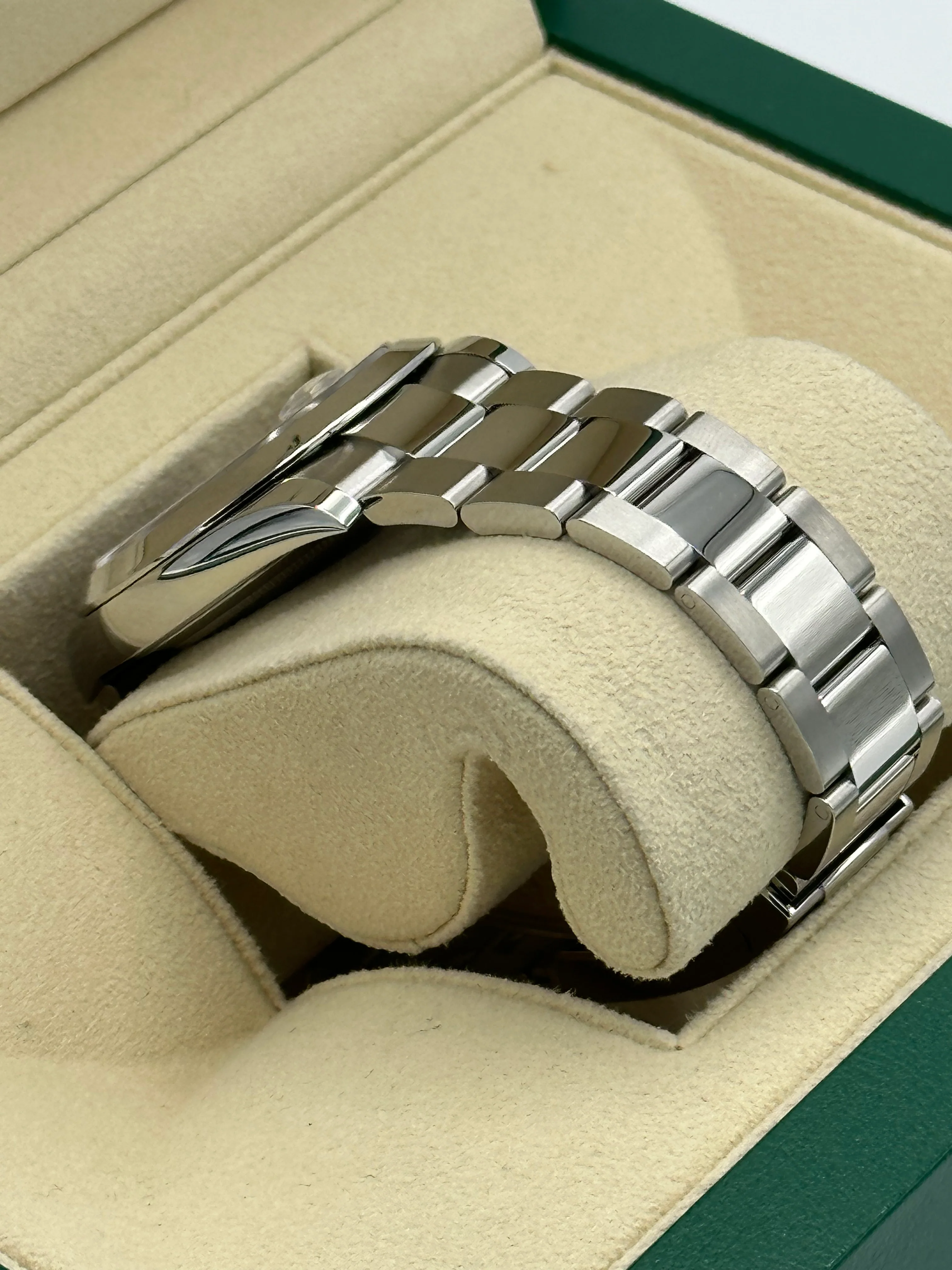 2022 Rolex Datejust 41mm 126300 Oyster Green Dial - Image 8