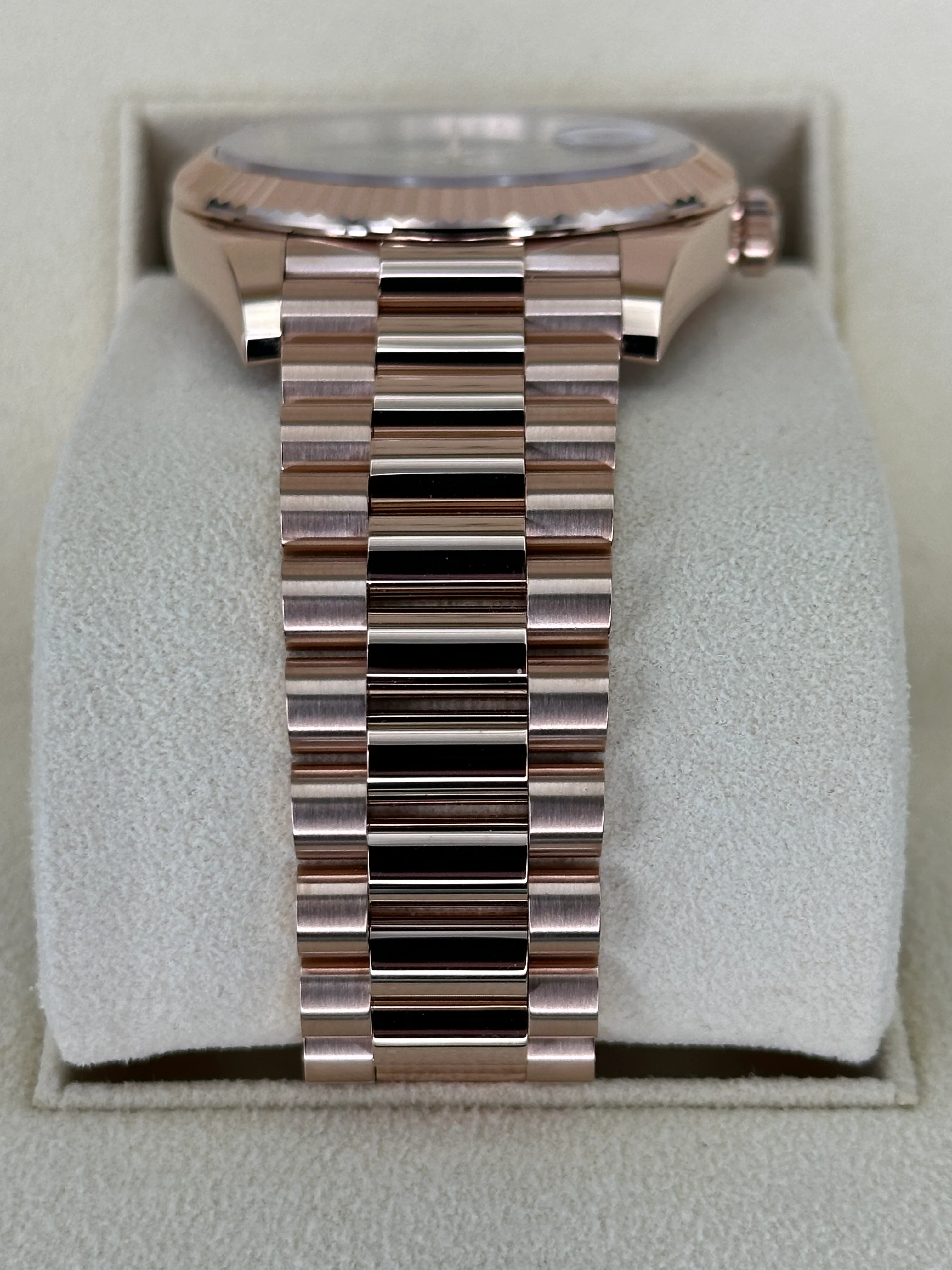 NEW 2022 Rolex Day-Date 40mm 228235 Presidential Rose Gold Olive Dial - Image 3