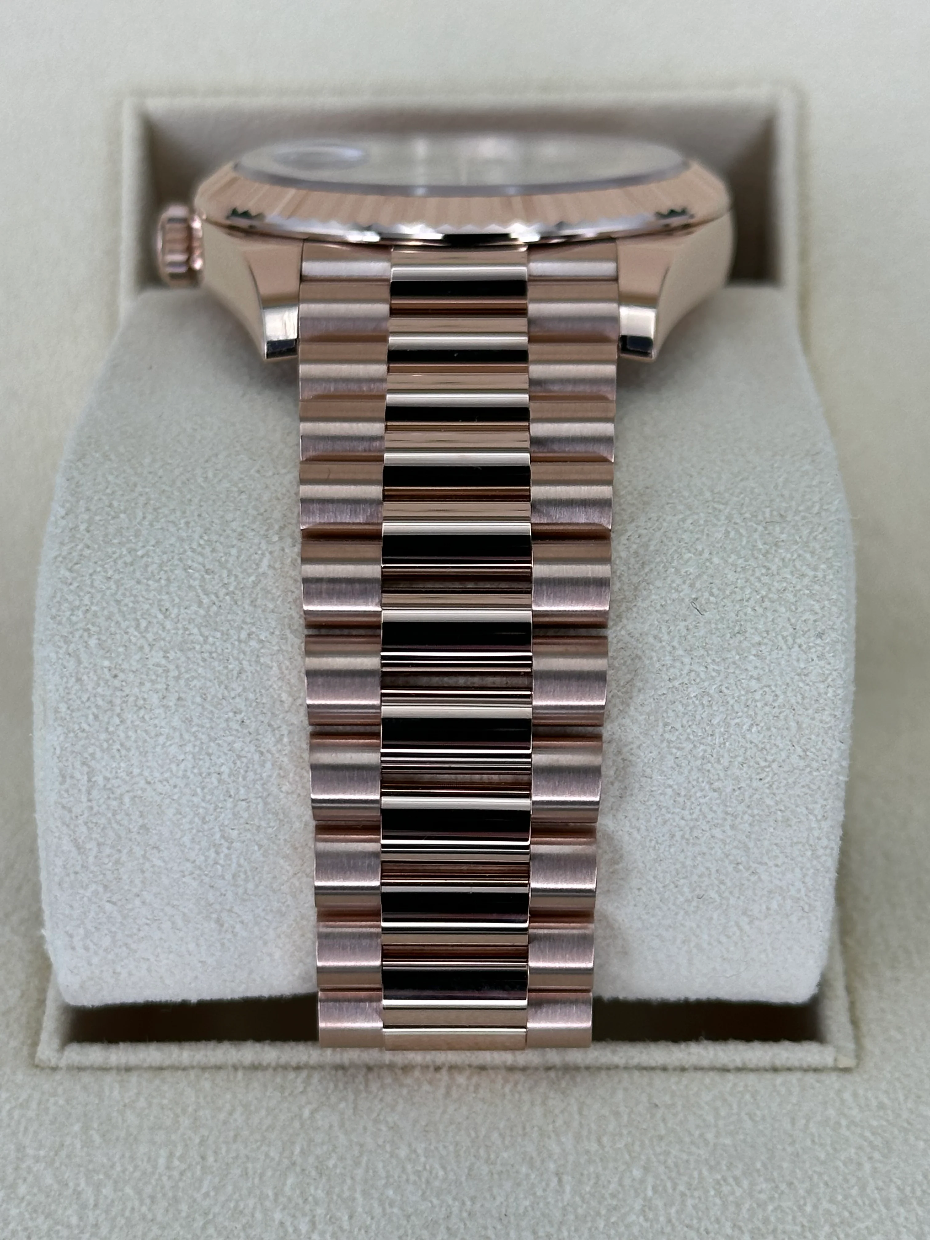 NEW 2022 Rolex Day-Date 40mm 228235 Presidential Rose Gold Olive Dial - Image 4