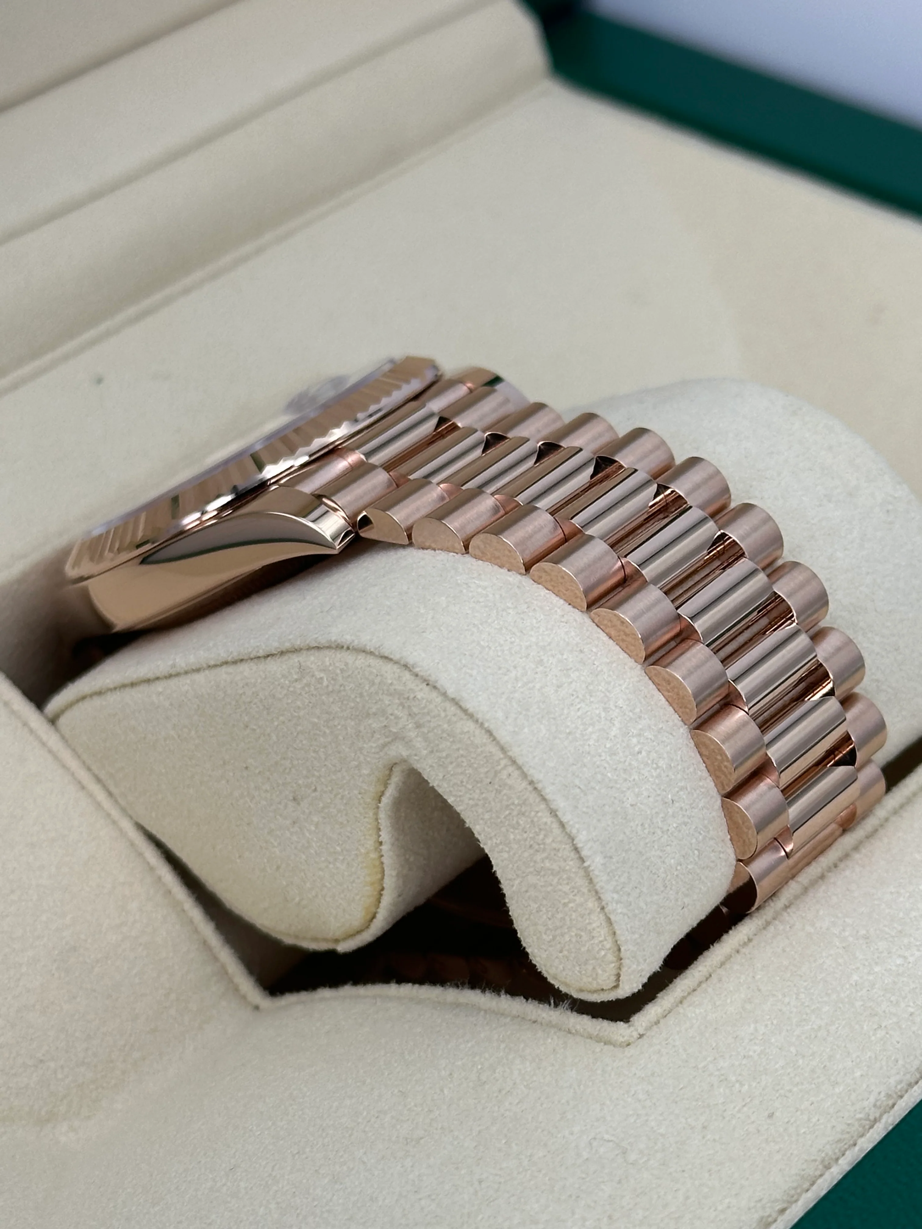NEW 2022 Rolex Day-Date 40mm 228235 Presidential Rose Gold Olive Dial - Image 6