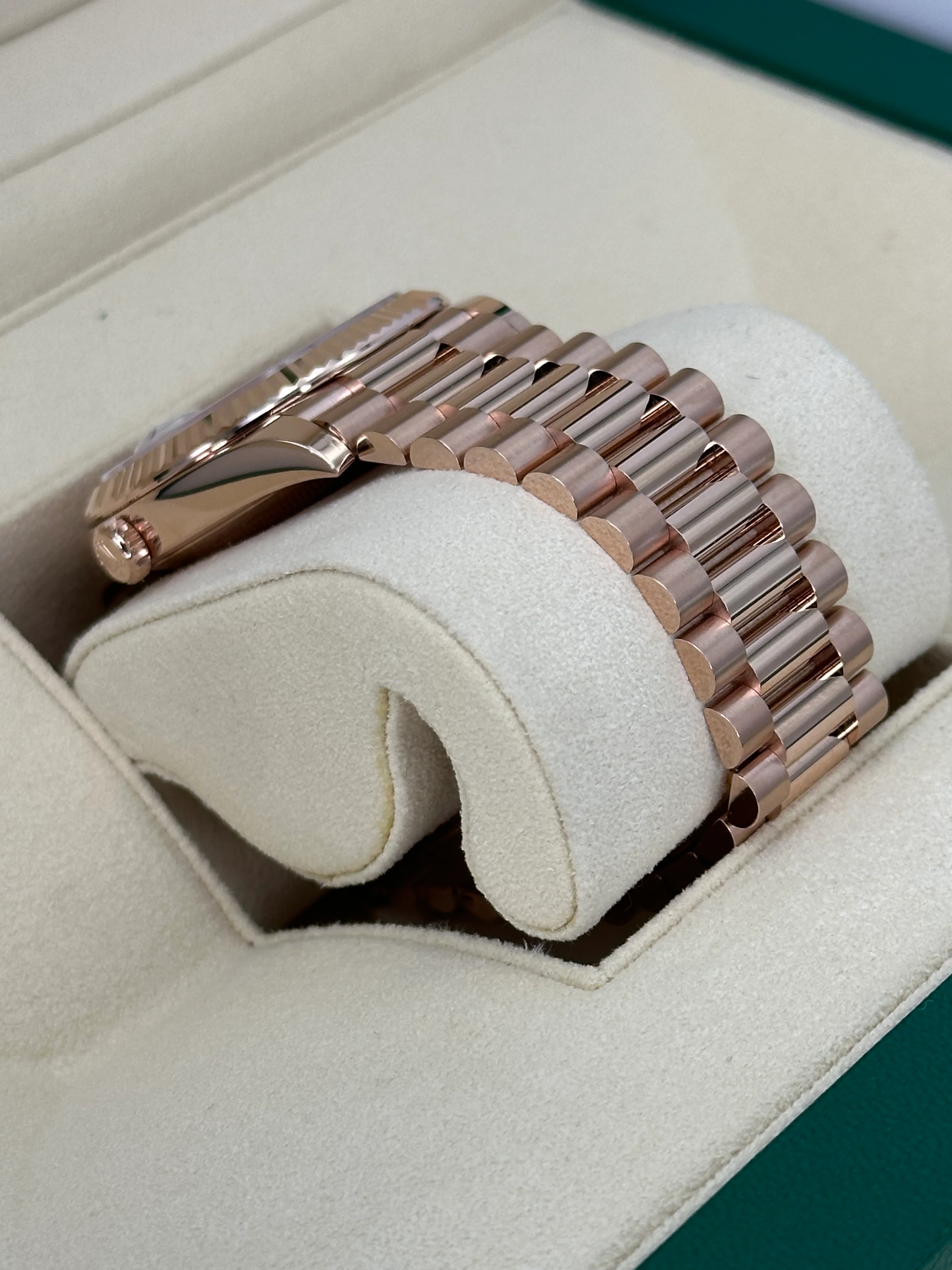 NEW 2022 Rolex Day-Date 40mm 228235 Presidential Rose Gold Olive Dial - Image 8