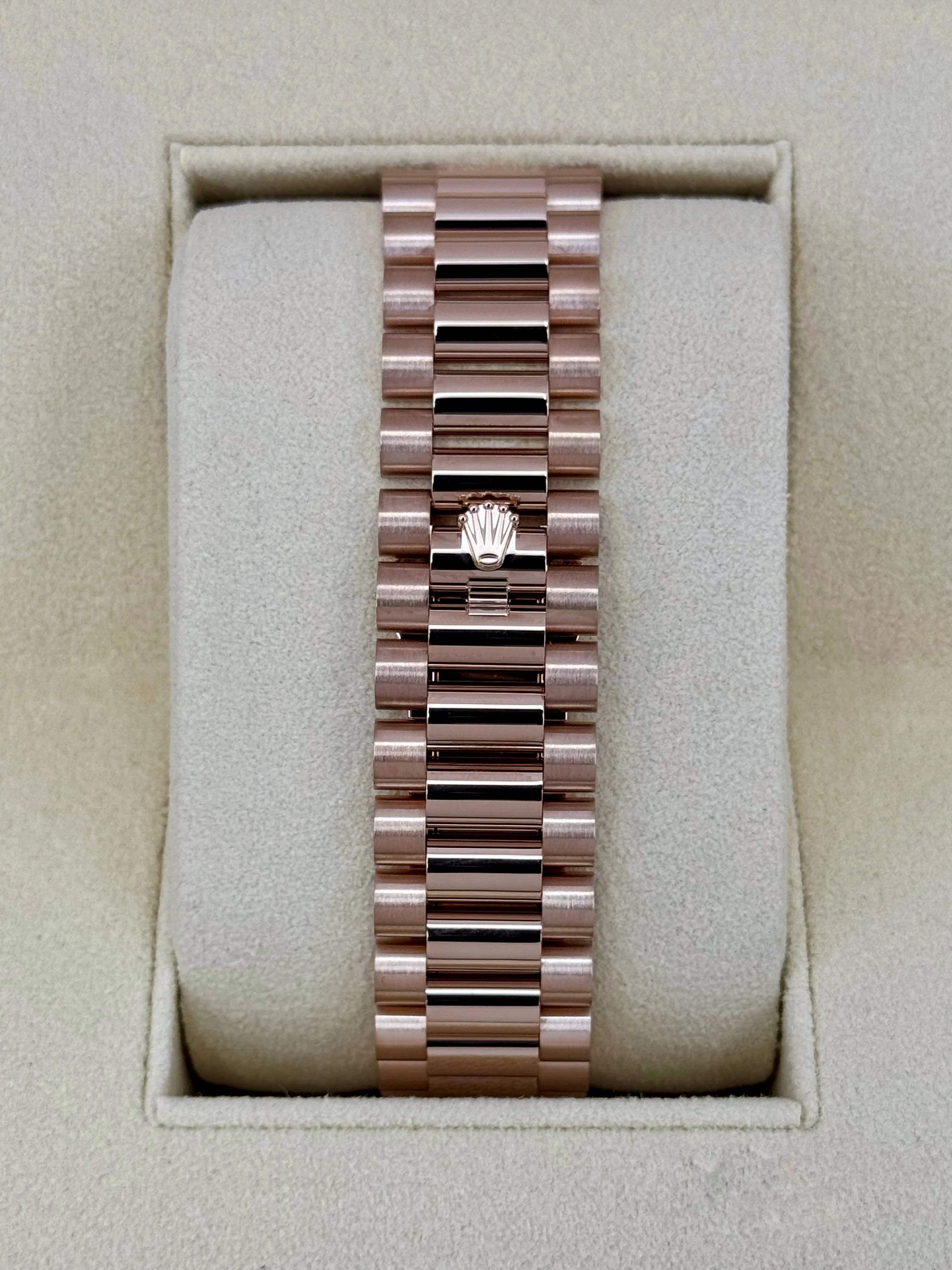 2022 Rolex Day-Date 40mm 228235 Rose Gold Olive Dial Arabic Calendar - Image 2
