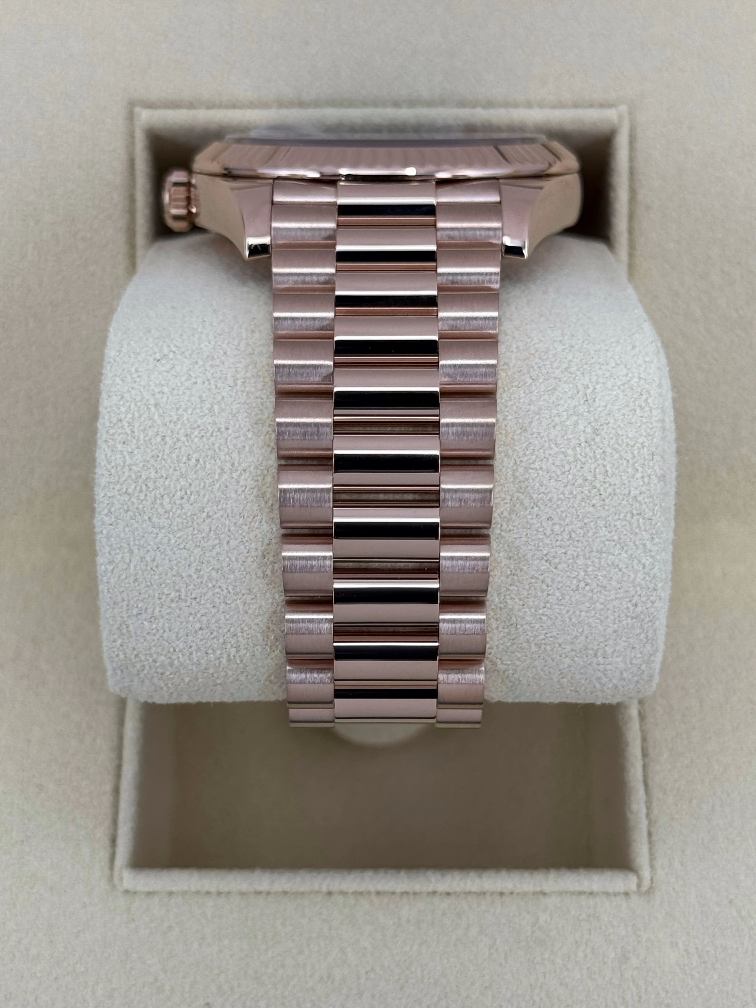 2022 Rolex Day-Date 40mm 228235 Rose Gold Olive Dial Arabic Calendar - Image 4