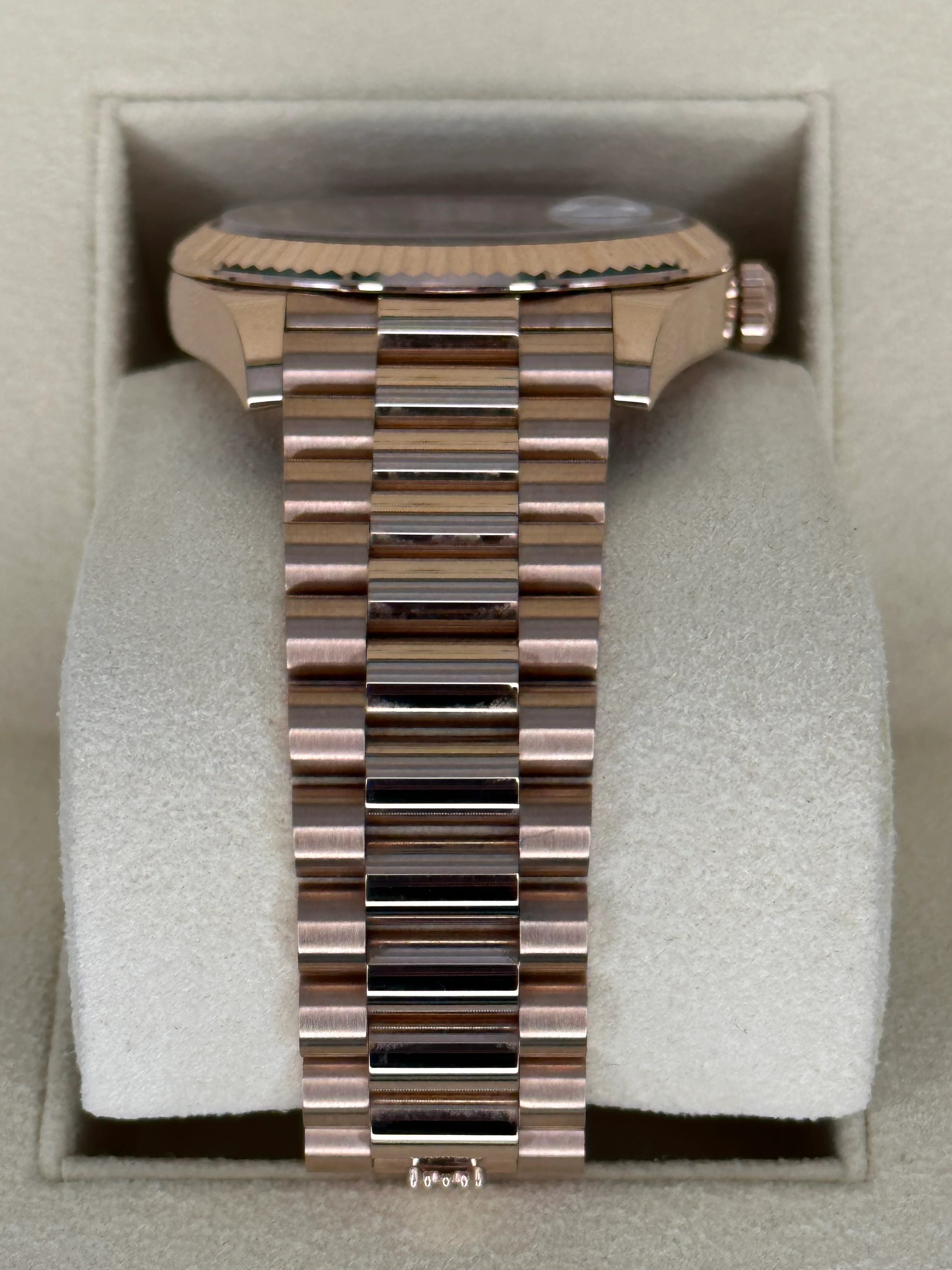 NEW 2022 Rolex Day-Date 40mm 228235 Presidential Rose Gold Olive Dial - Image 3