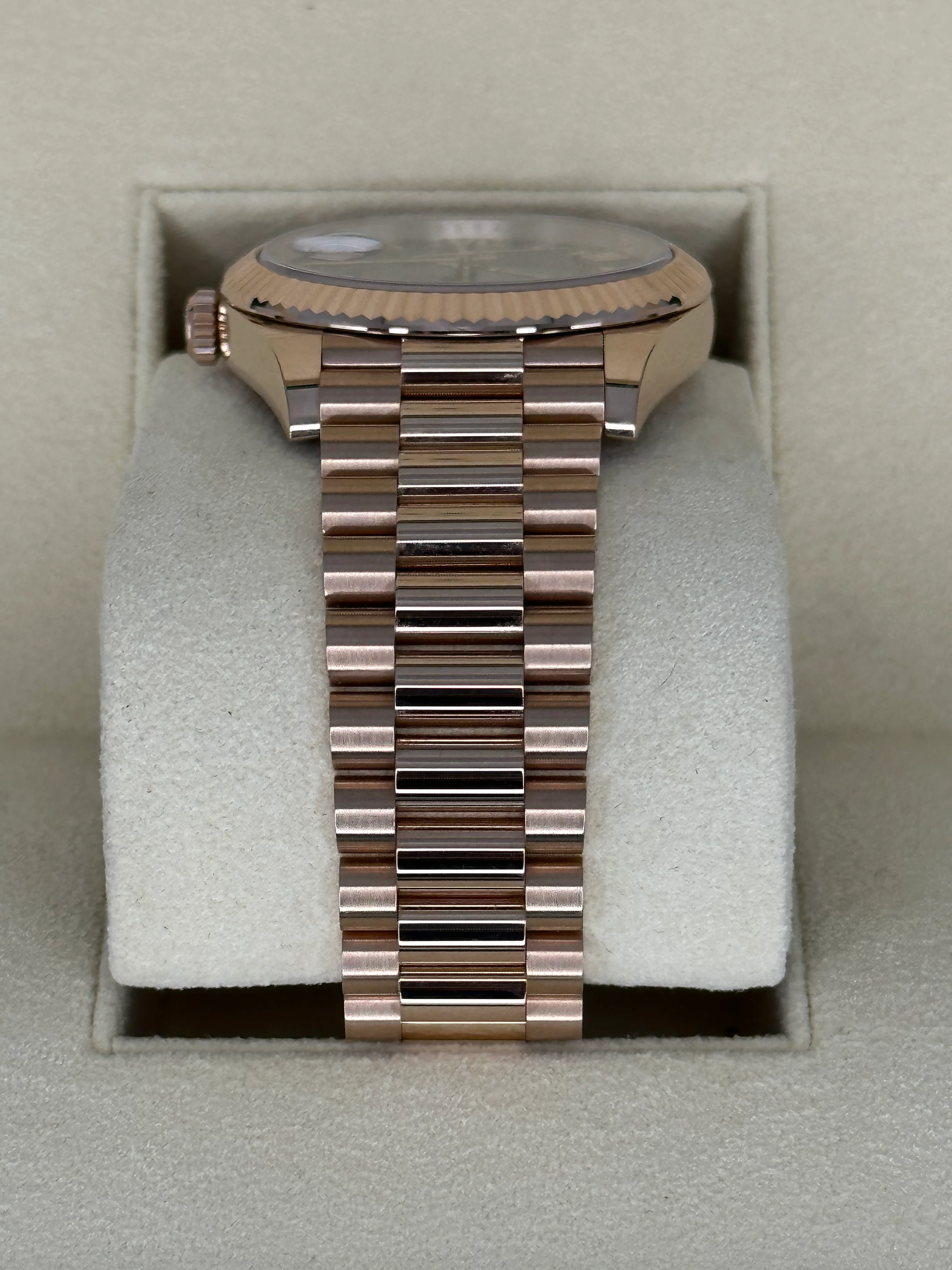 NEW 2022 Rolex Day-Date 40mm 228235 Presidential Rose Gold Olive Dial - Image 4