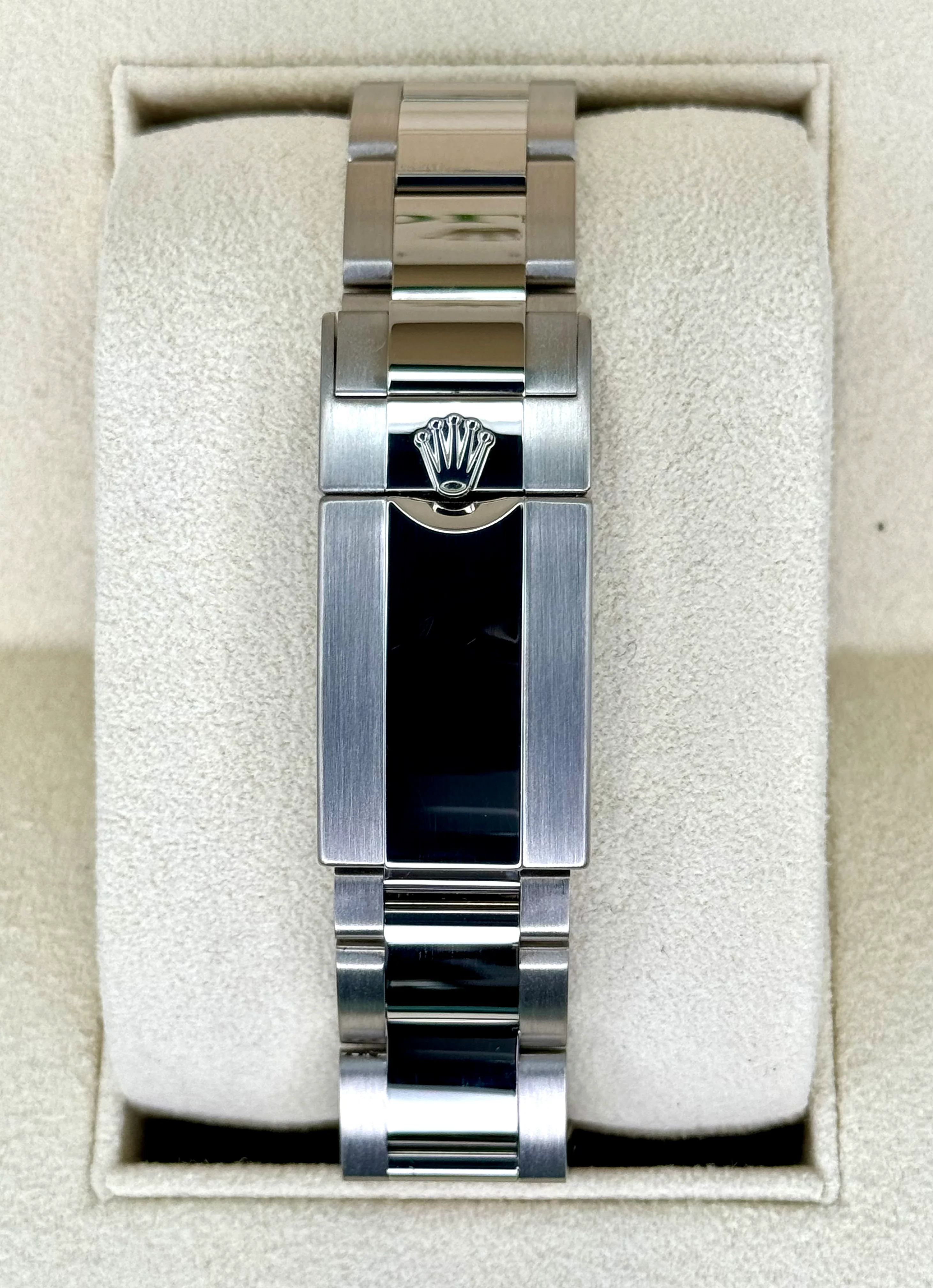 2022 Rolex Daytona 40mm 116509 White Gold Blue Dial - Image 2