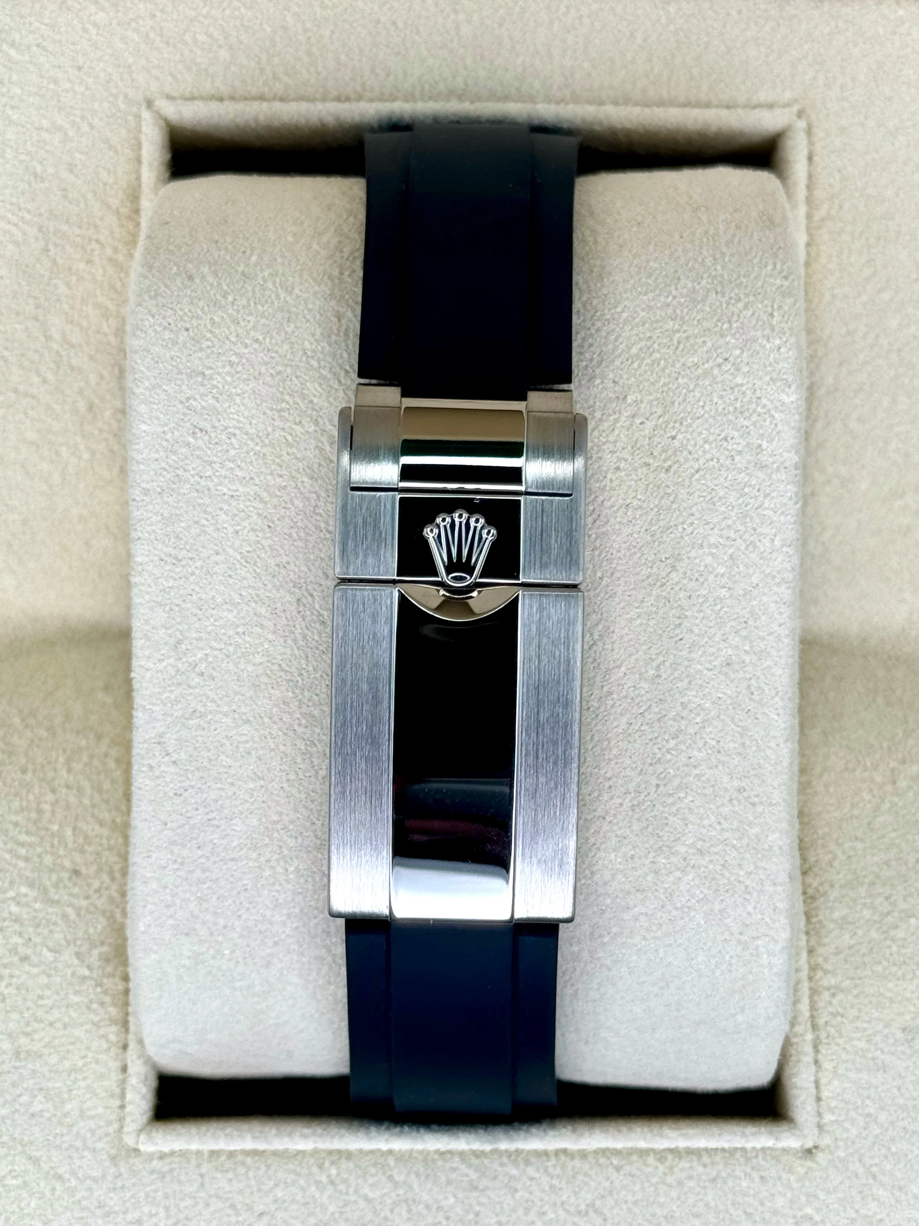 2022 Rolex Daytona 40mm 116519LN White Gold Silver Ghost Dial - Image 2