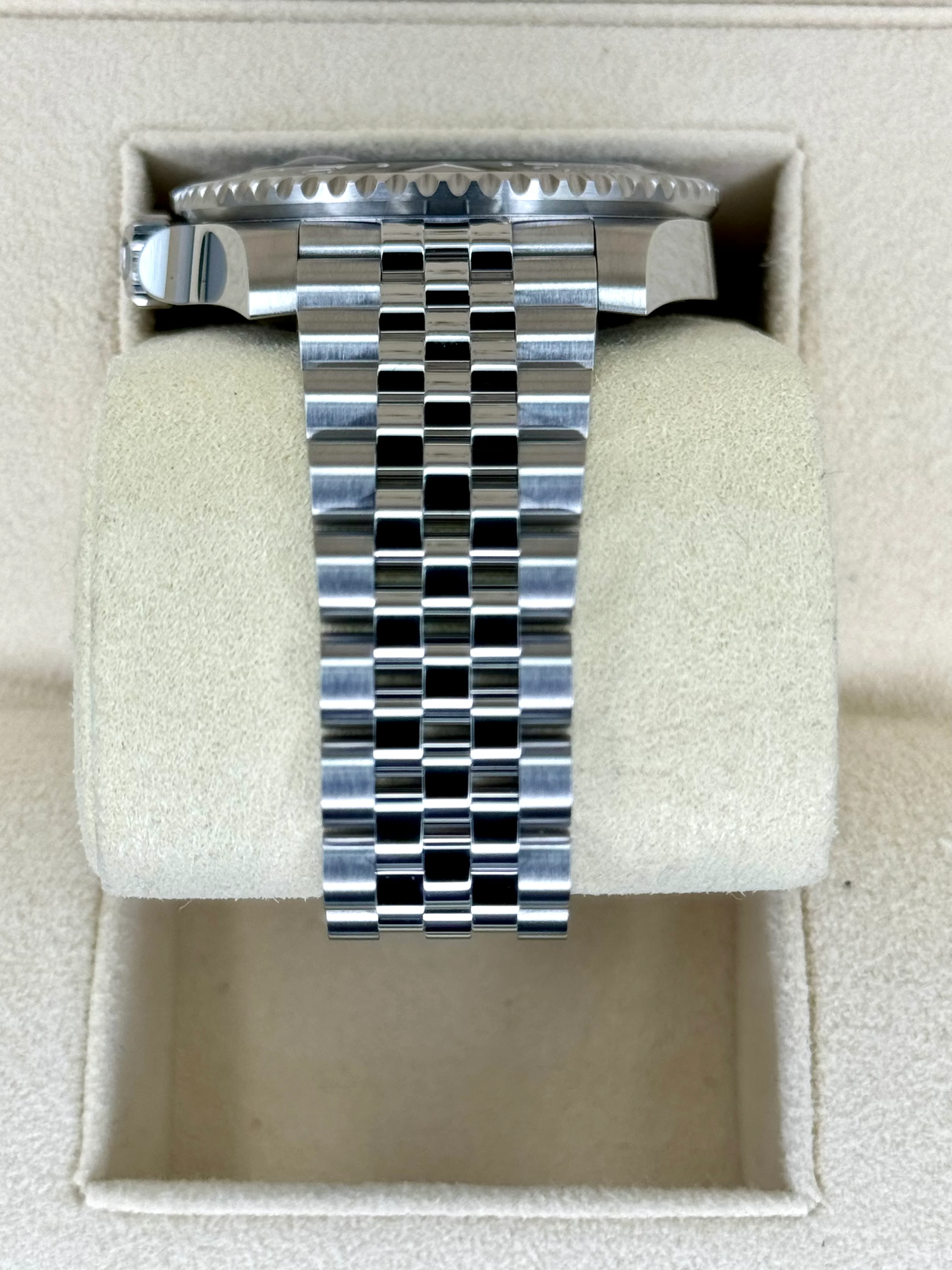 2022 Rolex GMT-Master II "Batgirl" 40mm 126710BLNR Jubilee Black Dial - Image 4