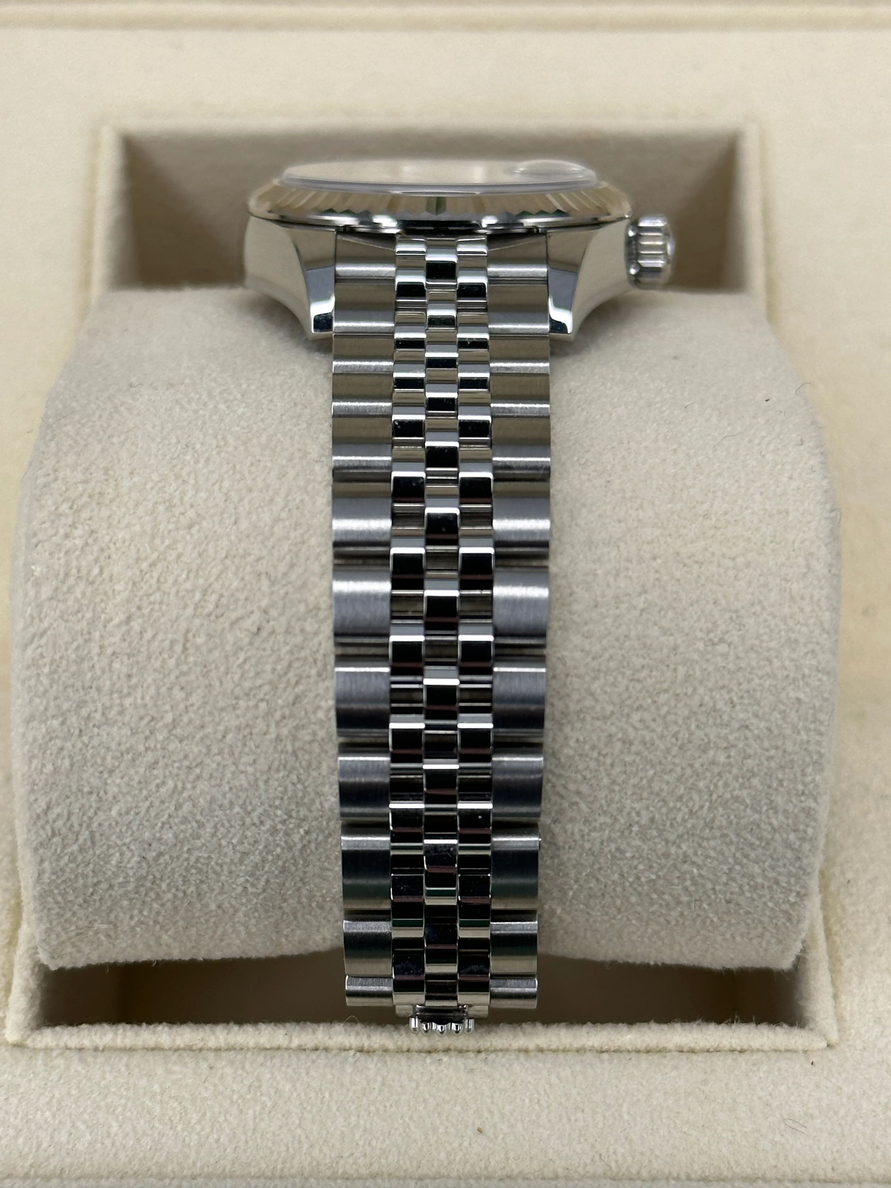 2022 Rolex Lady-Datejust 28mm 279174 Jubilee Mother of Pearl Diamond Dial - Image 3
