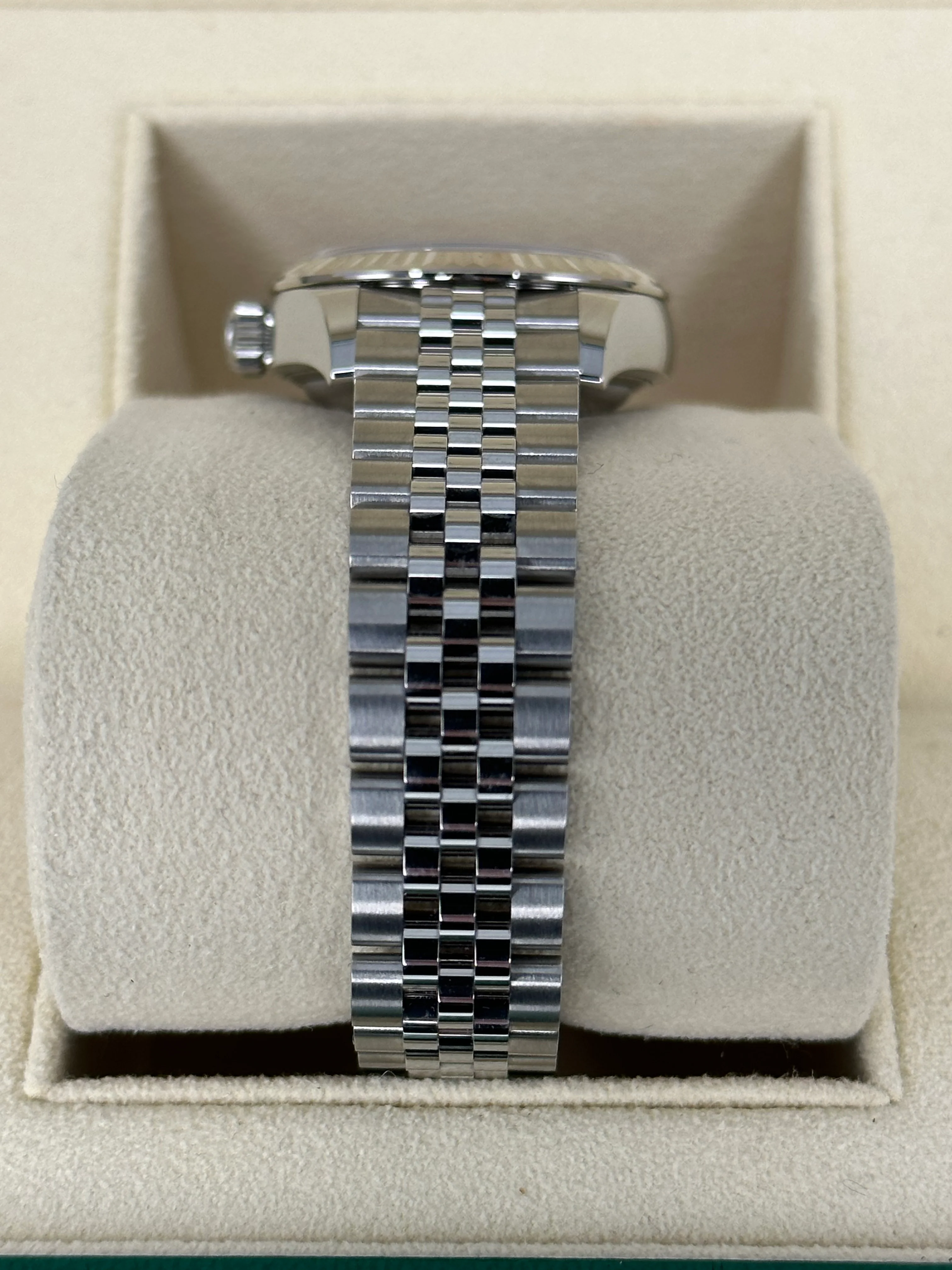 2022 Rolex Lady-Datejust 28mm 279174 Jubilee Mother of Pearl Diamond Dial - Image 4
