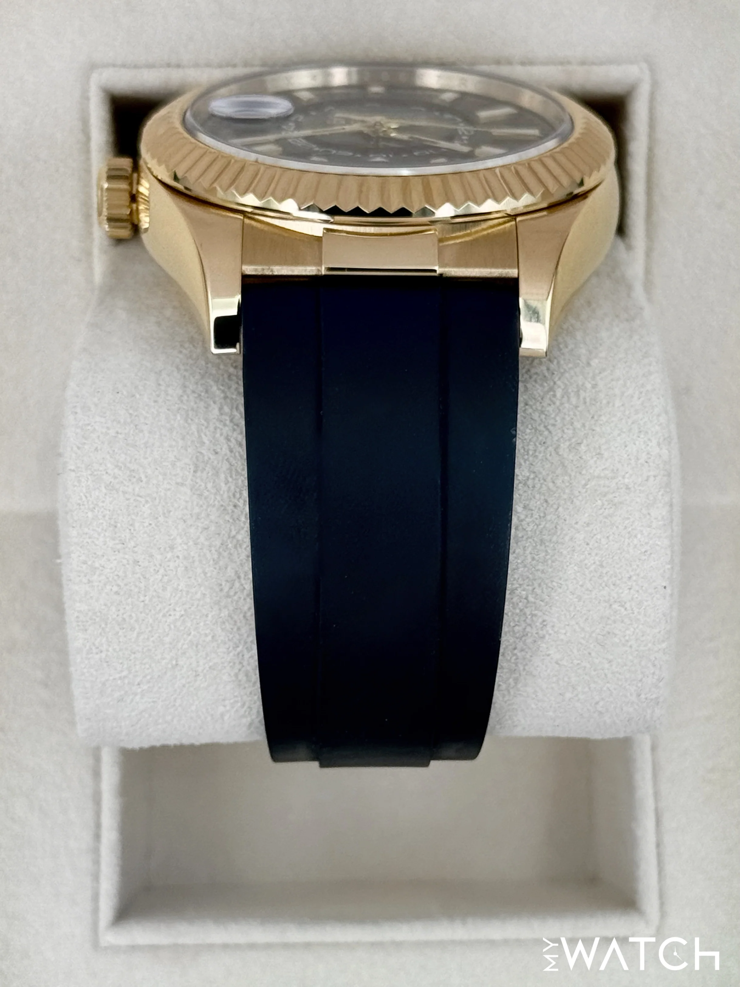 2022 Rolex Sky-Dweller 42mm 326238 Yellow Gold Oysterflex Black Dial - Image 4