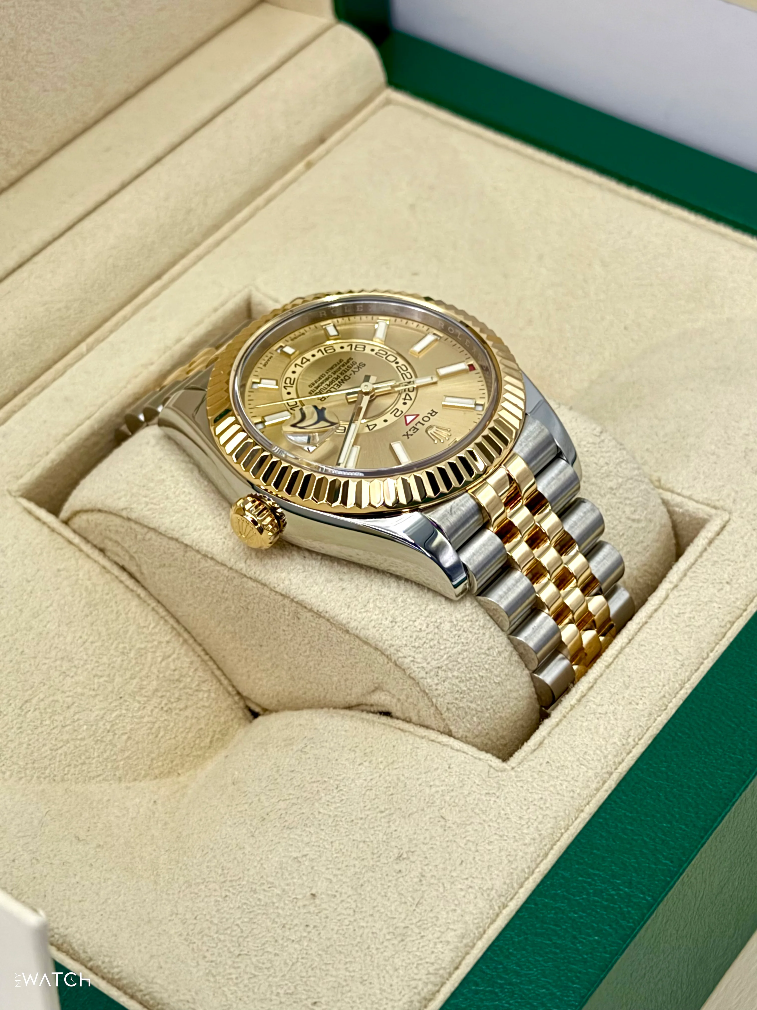 2022 Rolex Sky-Dweller 42mm 326933 Two-Tone Jubilee Champagne Dial - Image 8