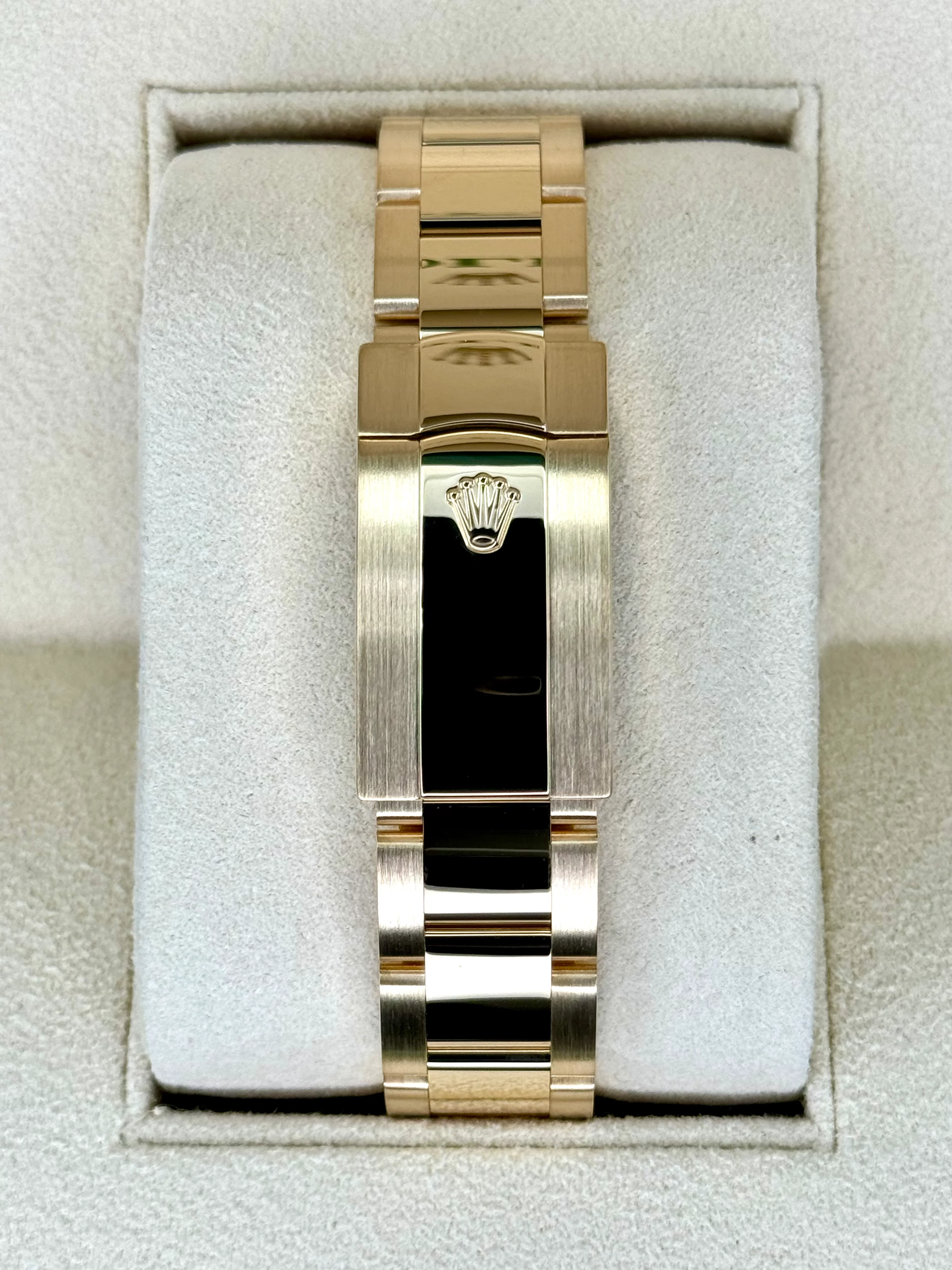 2022 Rolex Sky-Dweller 42mm 326938 18K Yellow Gold Oyster White Dial - Image 2