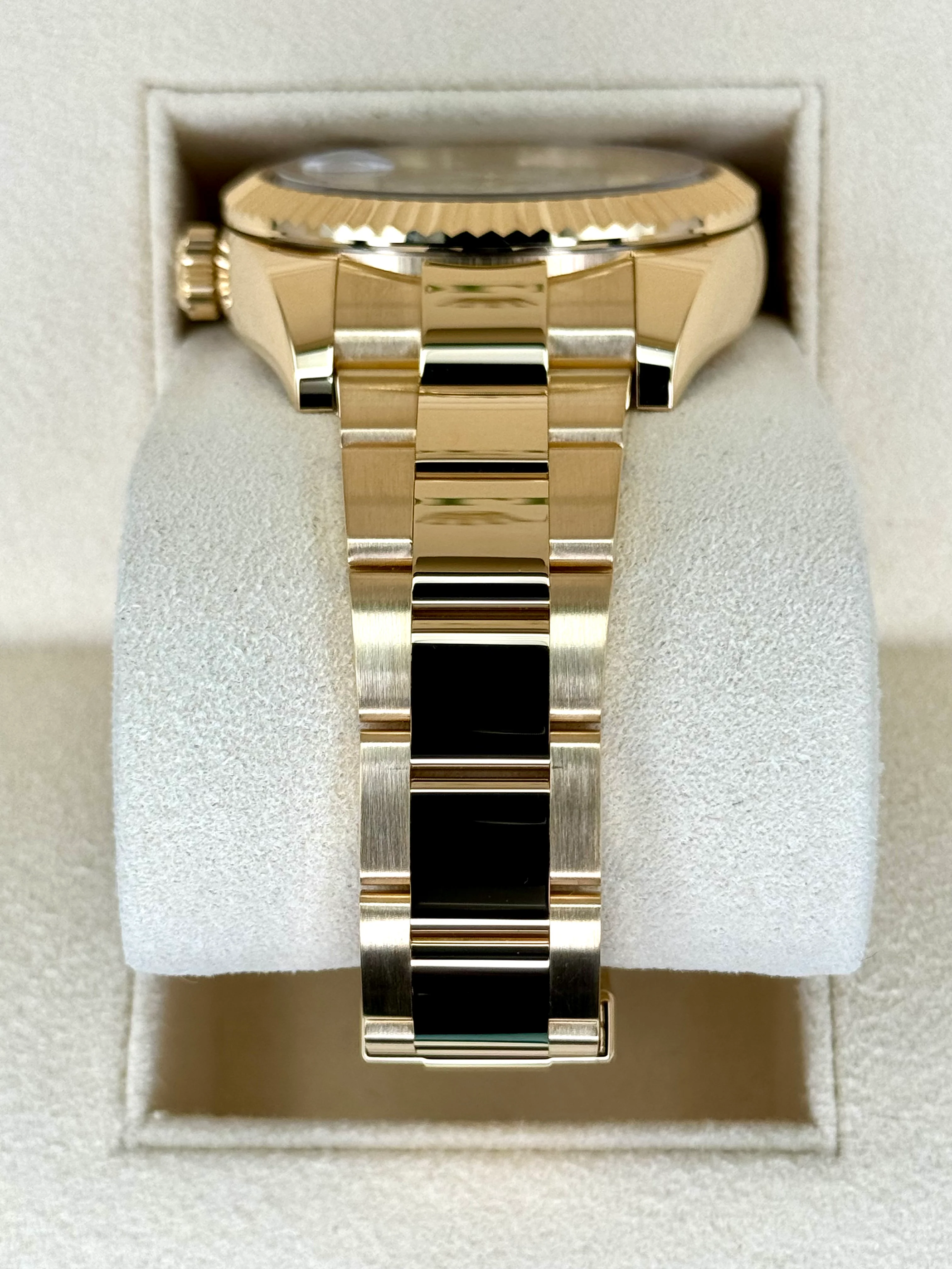 2022 Rolex Sky-Dweller 42mm 326938 18K Yellow Gold Oyster White Dial - Image 4