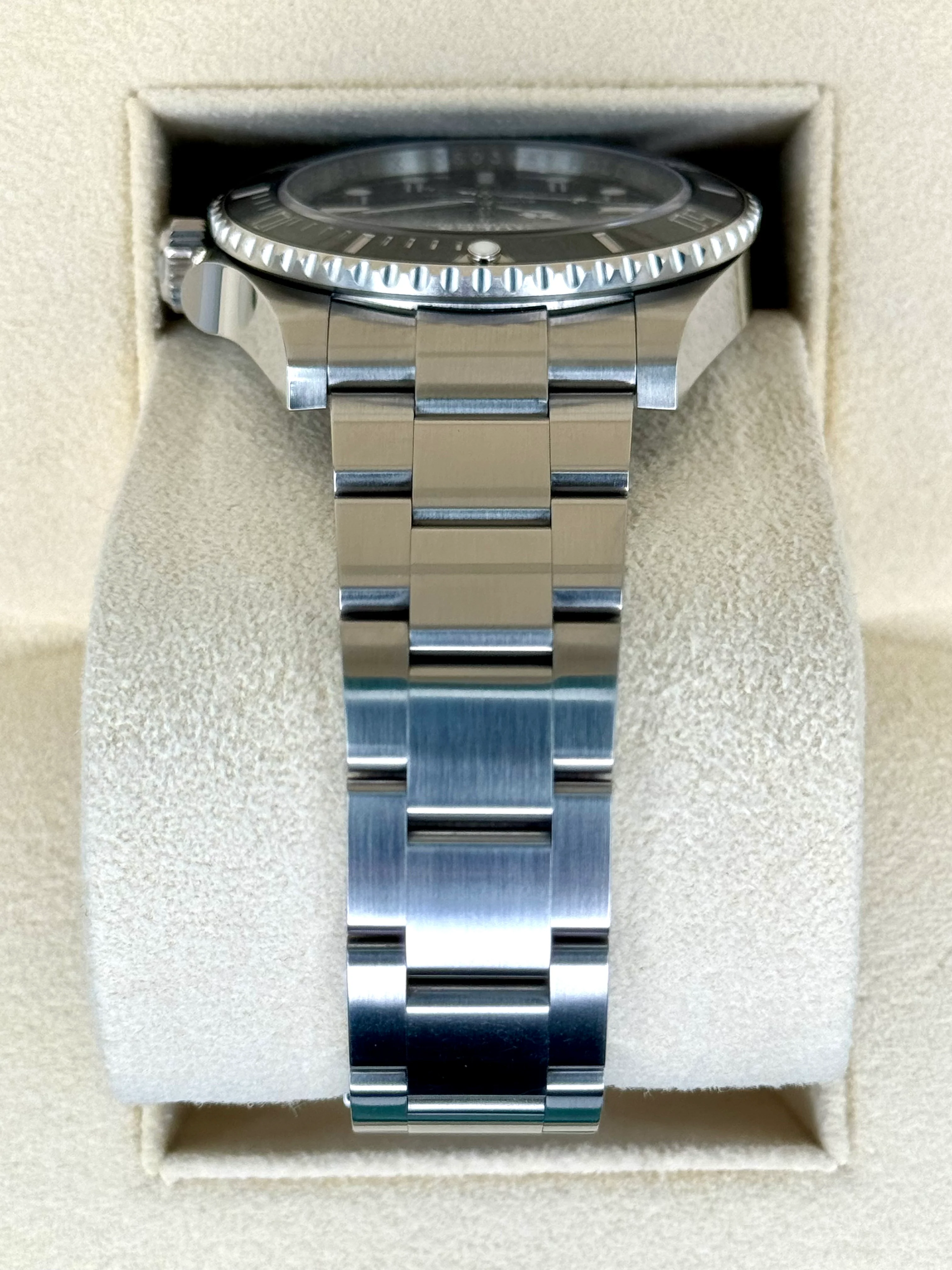 2022 Rolex Submariner 41mm 124060 Stainless Steel Black Dial - Image 4