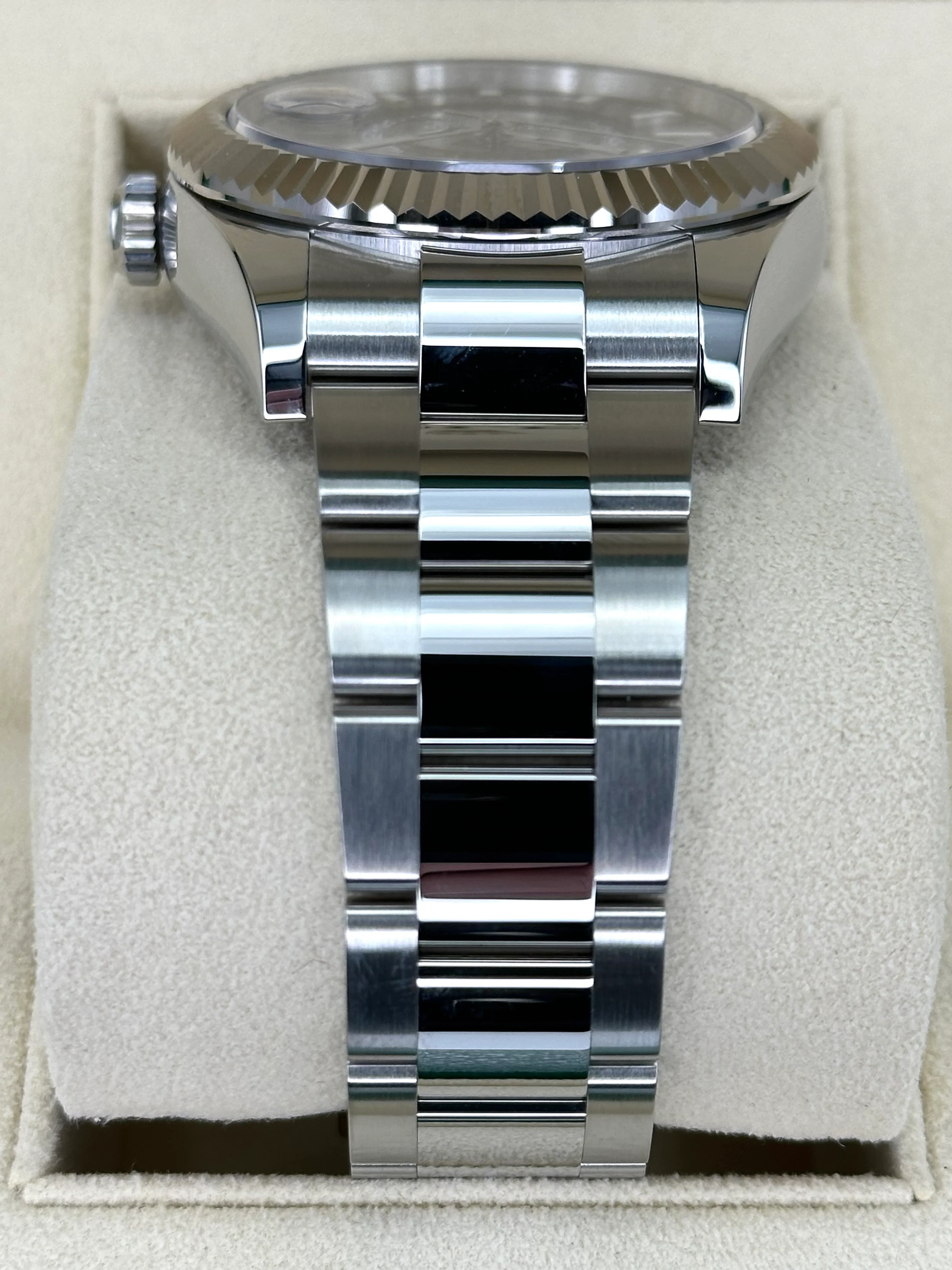 2022 Sky-Dweller 42mm 326934 Stainless Steel Oyster Blue Dial - Image 4