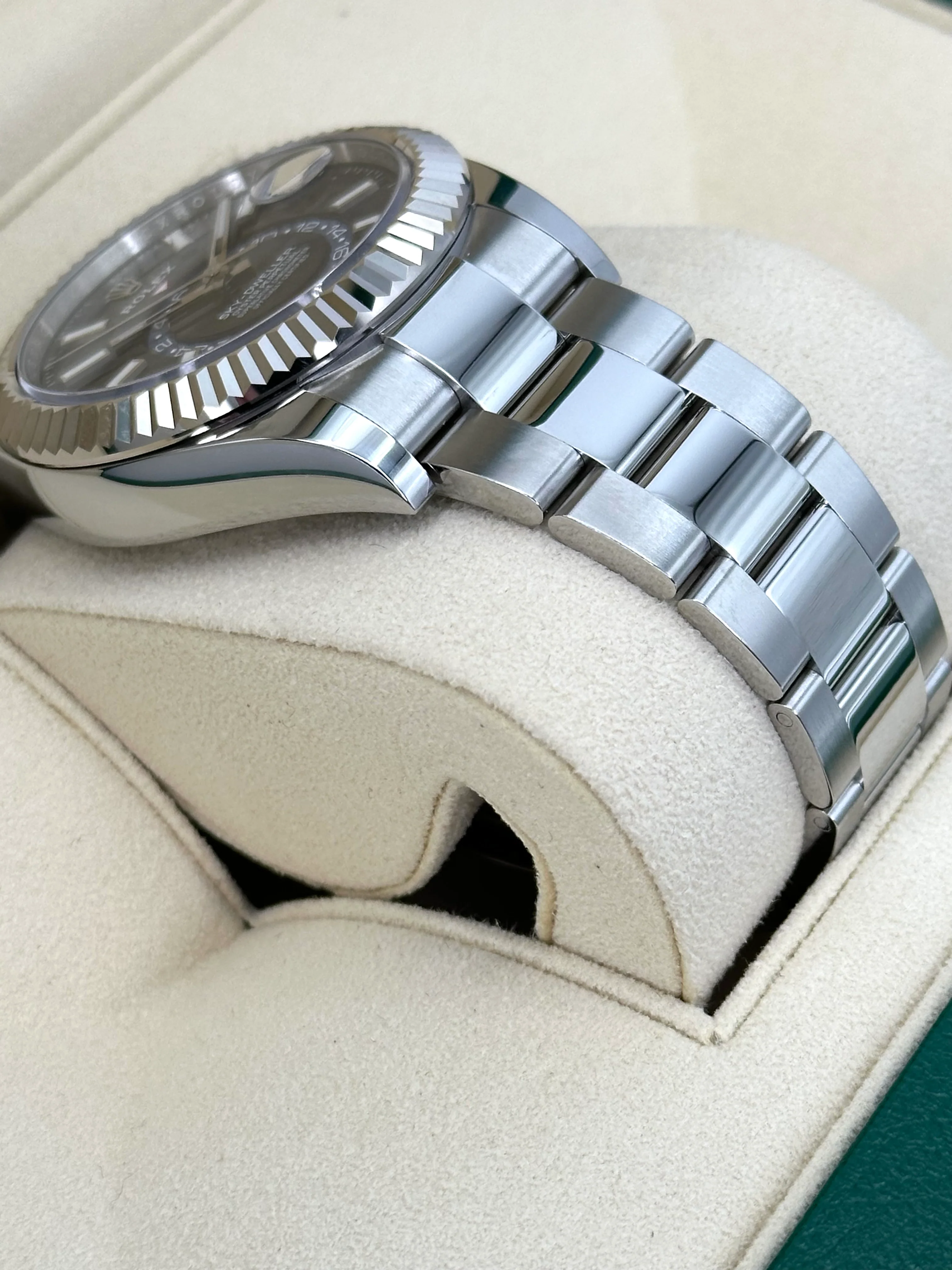 2022 Sky-Dweller 42mm 326934 Stainless Steel Oyster Blue Dial - Image 6