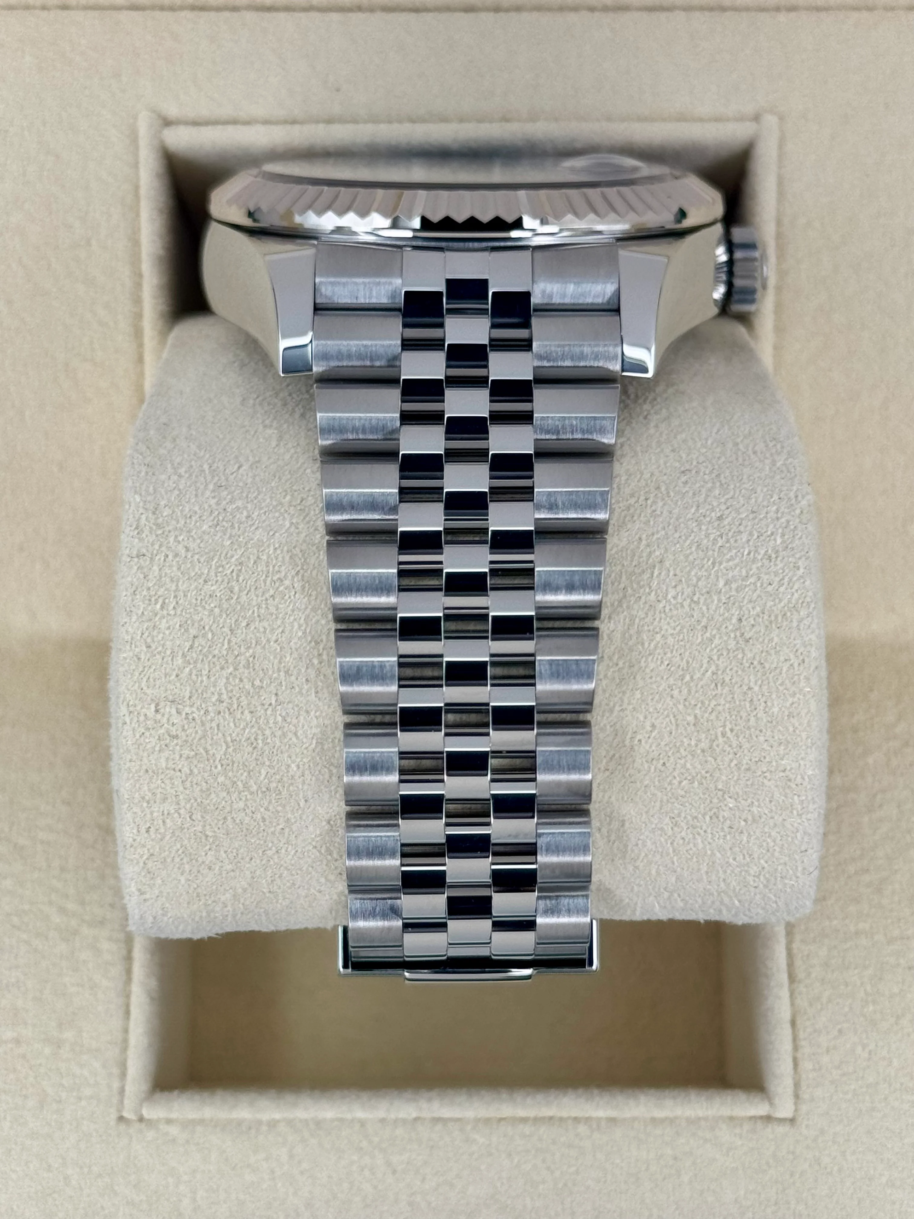 2022 Sky-Dweller 42mm 326934 Stainless Steel Jubilee Blue Dial - Image 3
