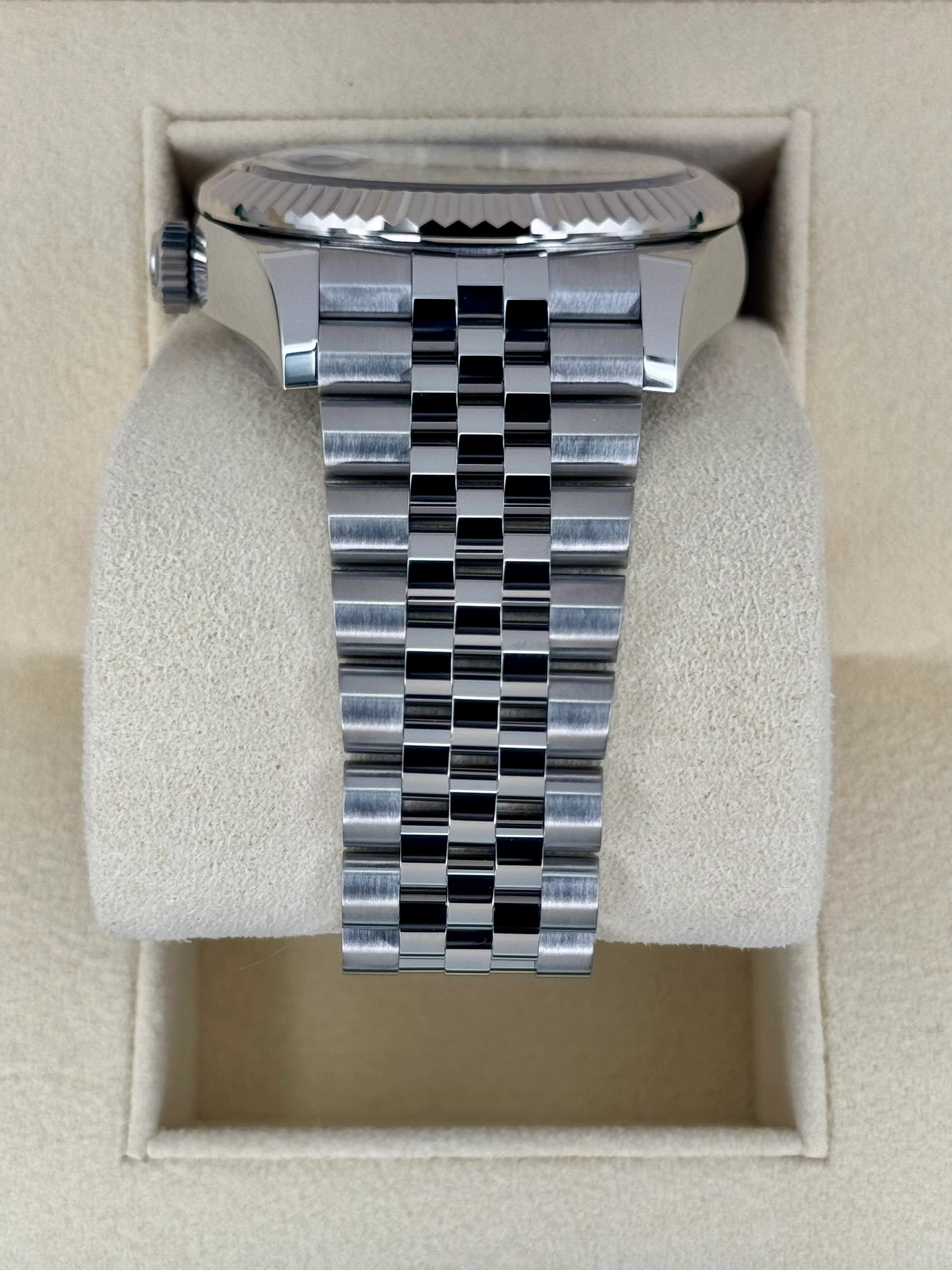 2022 Sky-Dweller 42mm 326934 Stainless Steel Jubilee Blue Dial - Image 4