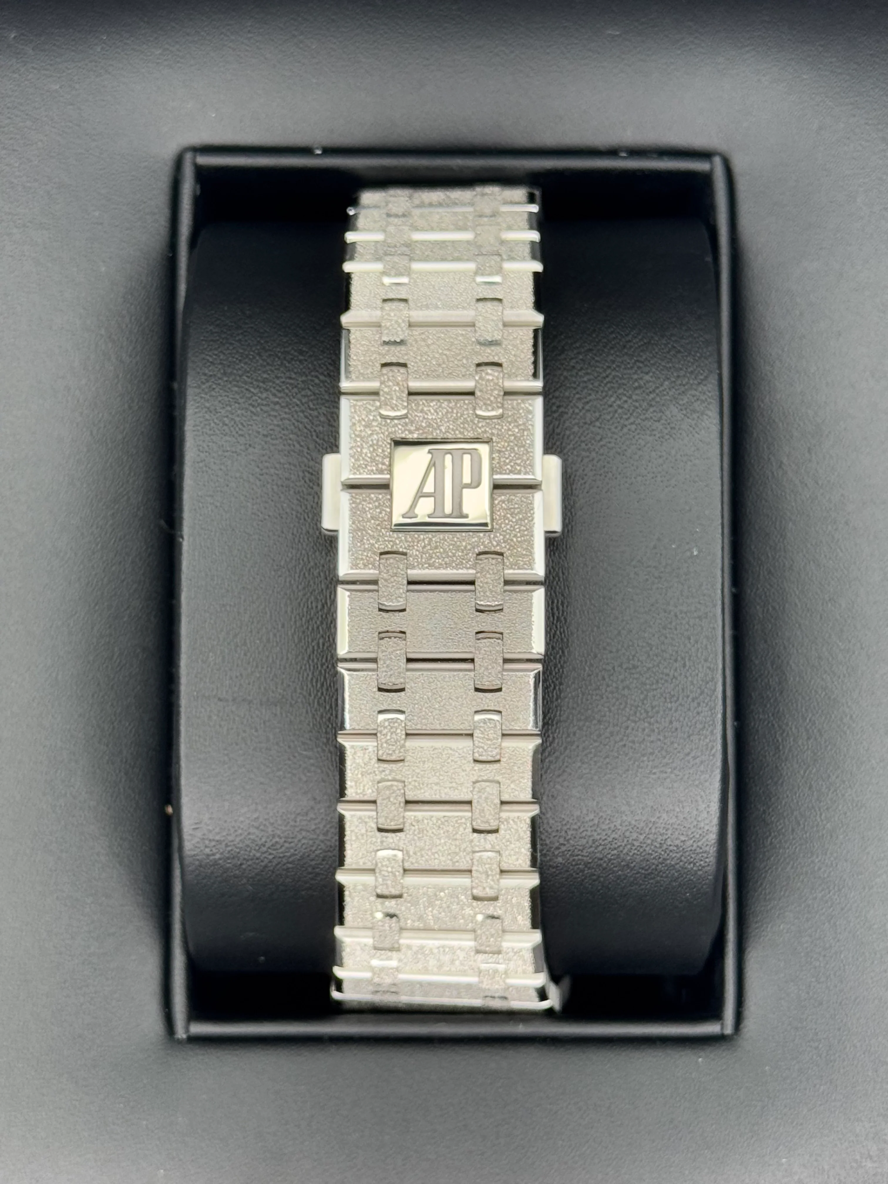 2023 Audemars Piguet 26240BC Frosted White Gold Blue Dial - Image 2
