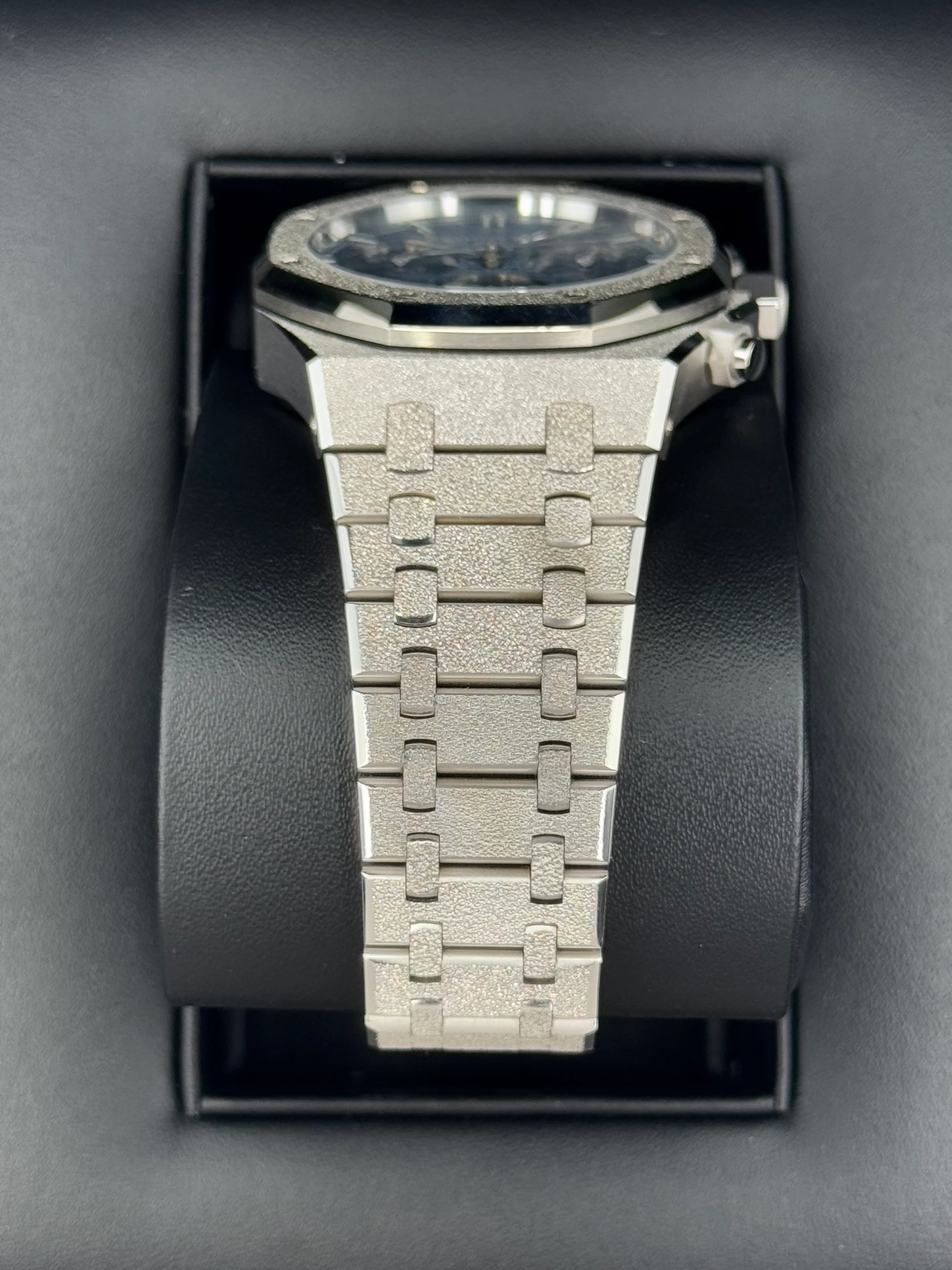 2023 Audemars Piguet 26240BC Frosted White Gold Blue Dial - Image 3